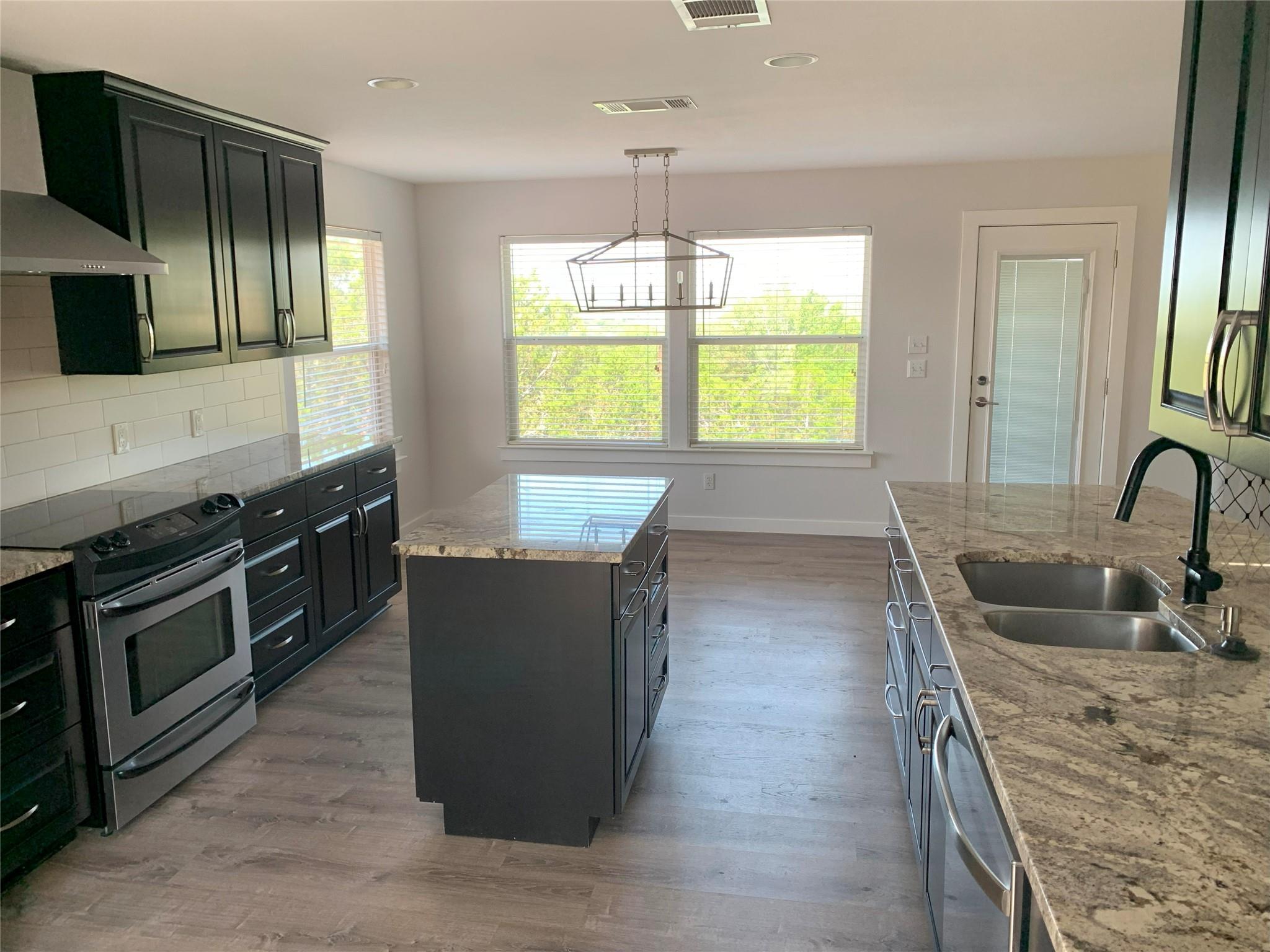4102 Glendale Ln, Lago Vista, TX 78645