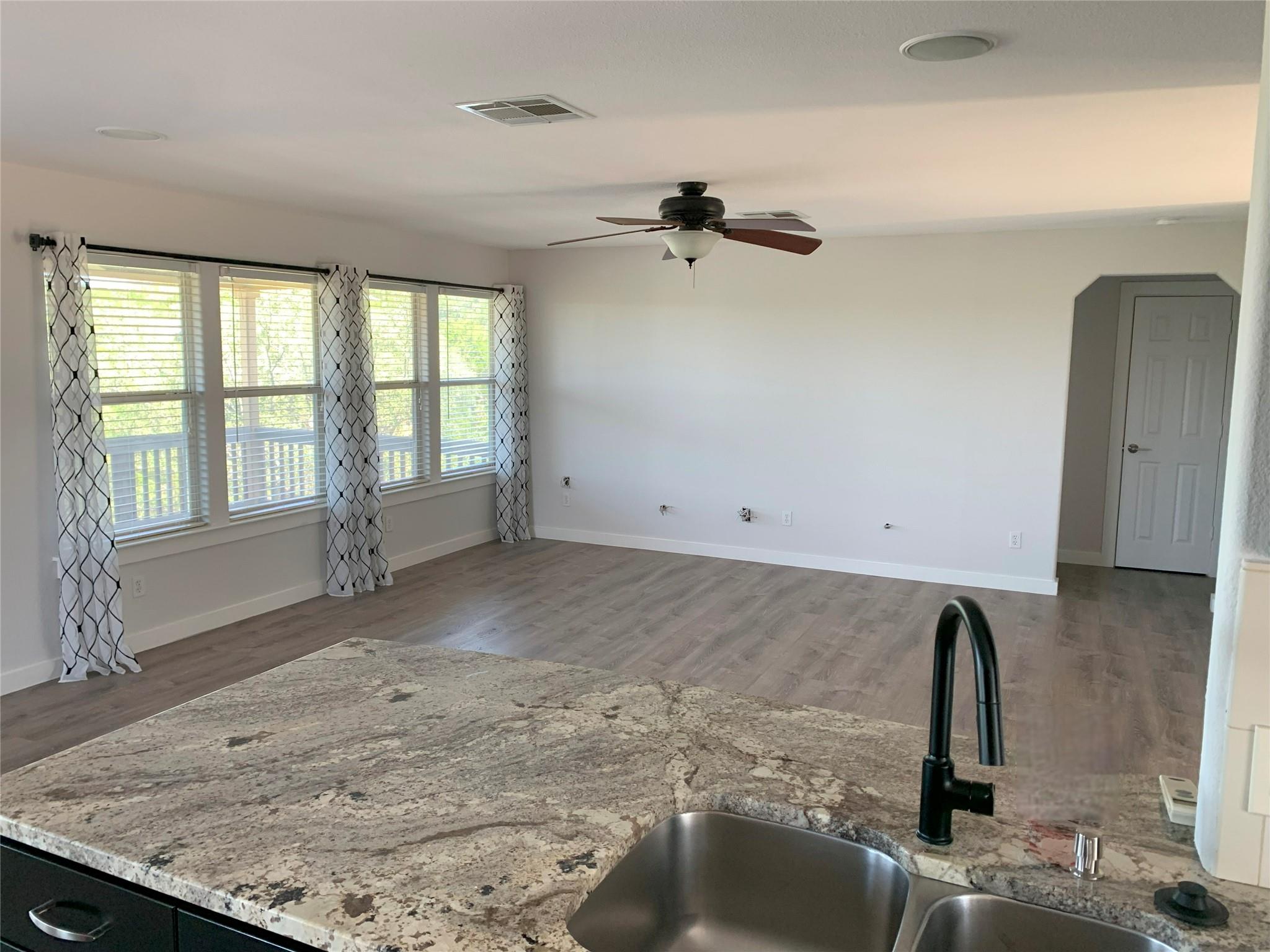 4102 Glendale Ln, Lago Vista, TX 78645