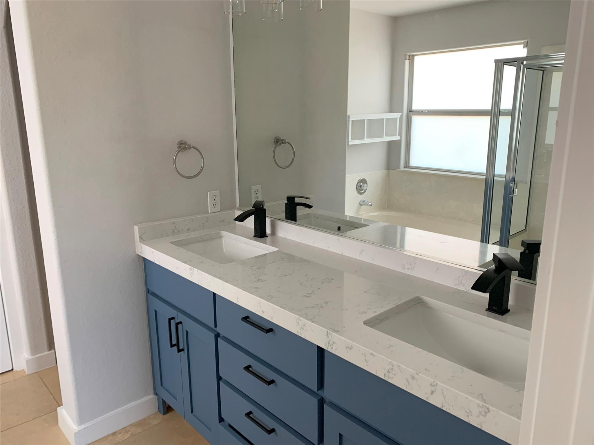 4102 Glendale Ln, Lago Vista, TX 78645