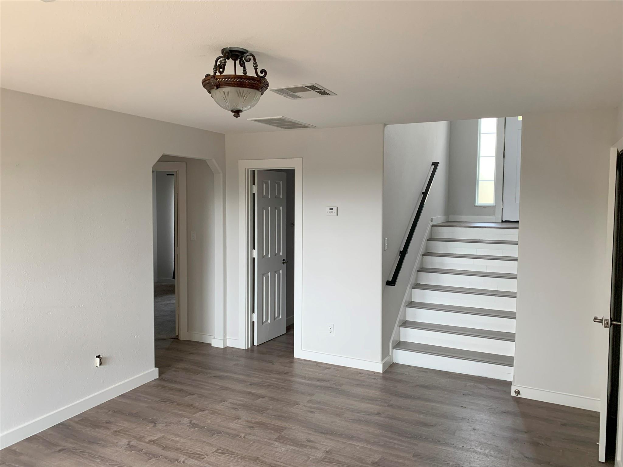 4102 Glendale Ln, Lago Vista, TX 78645