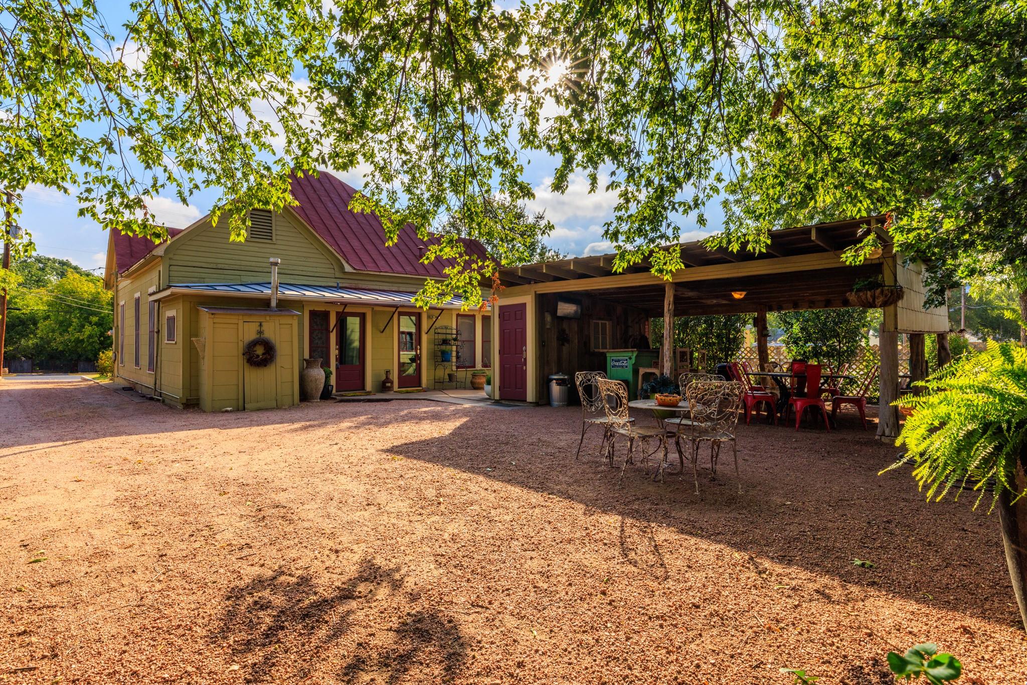 303 W Austin St, Fredericksburg, TX 78624