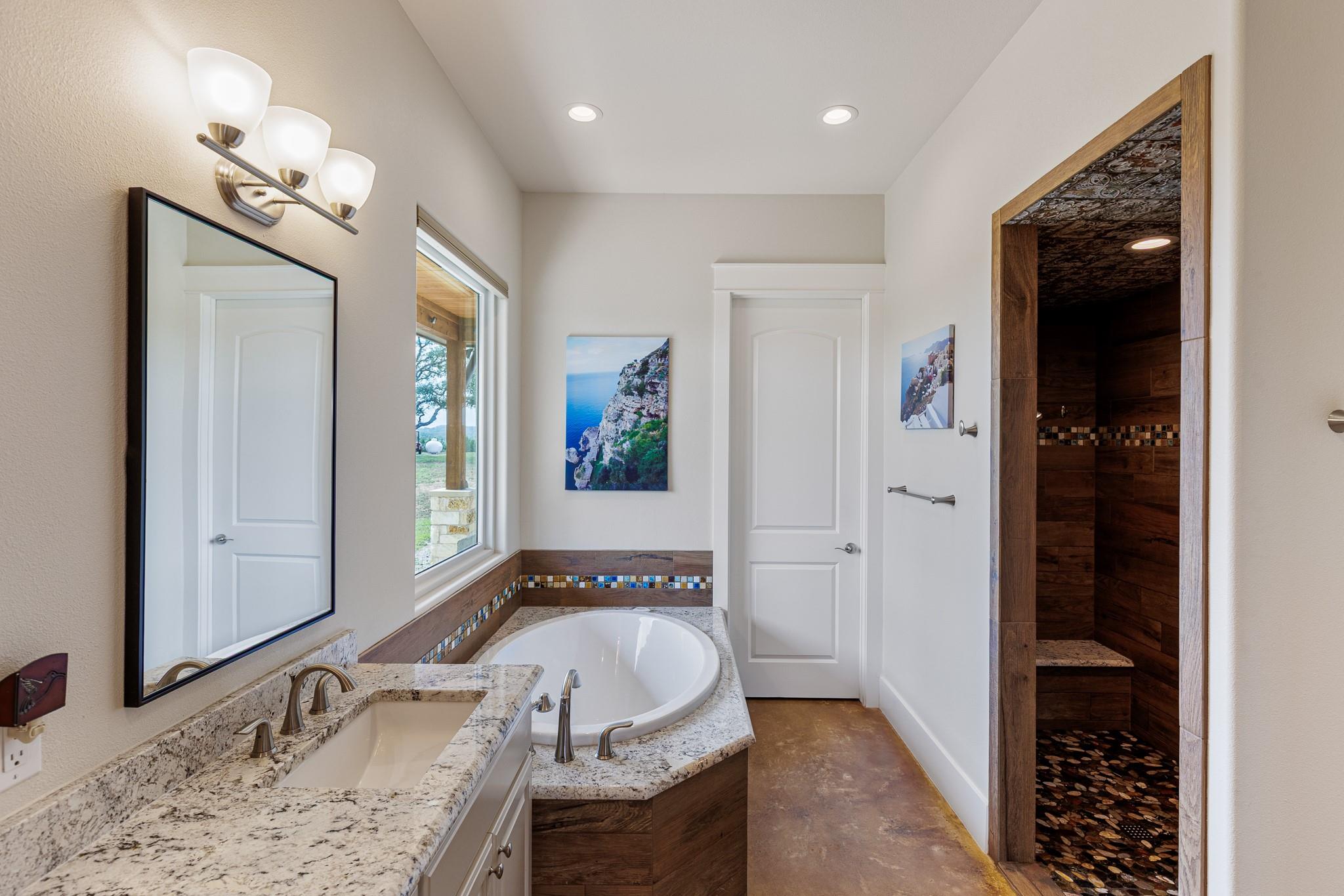 195 Chimney Cove Dr, Marble Falls, TX 78654