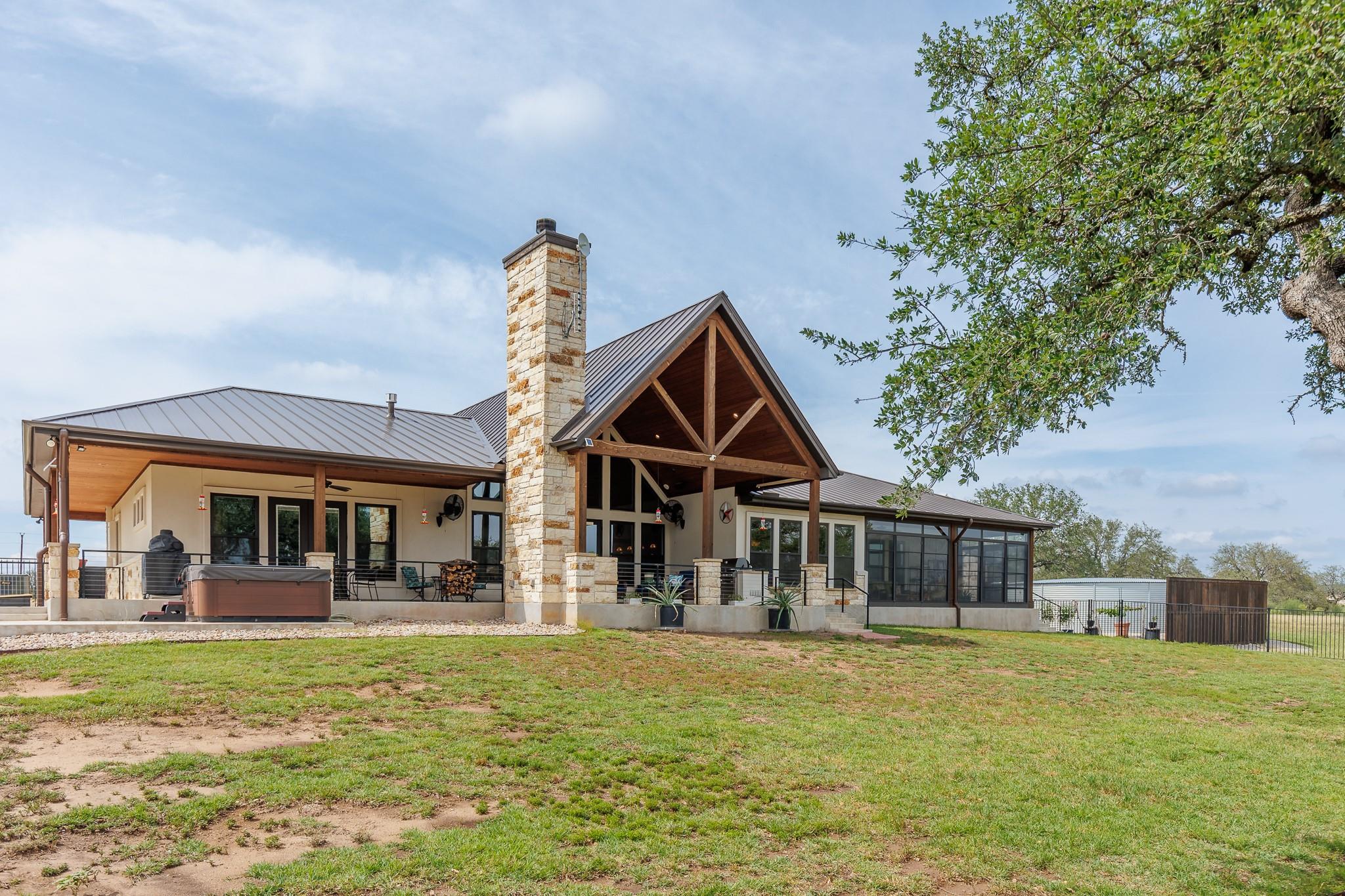 195 Chimney Cove Dr, Marble Falls, TX 78654