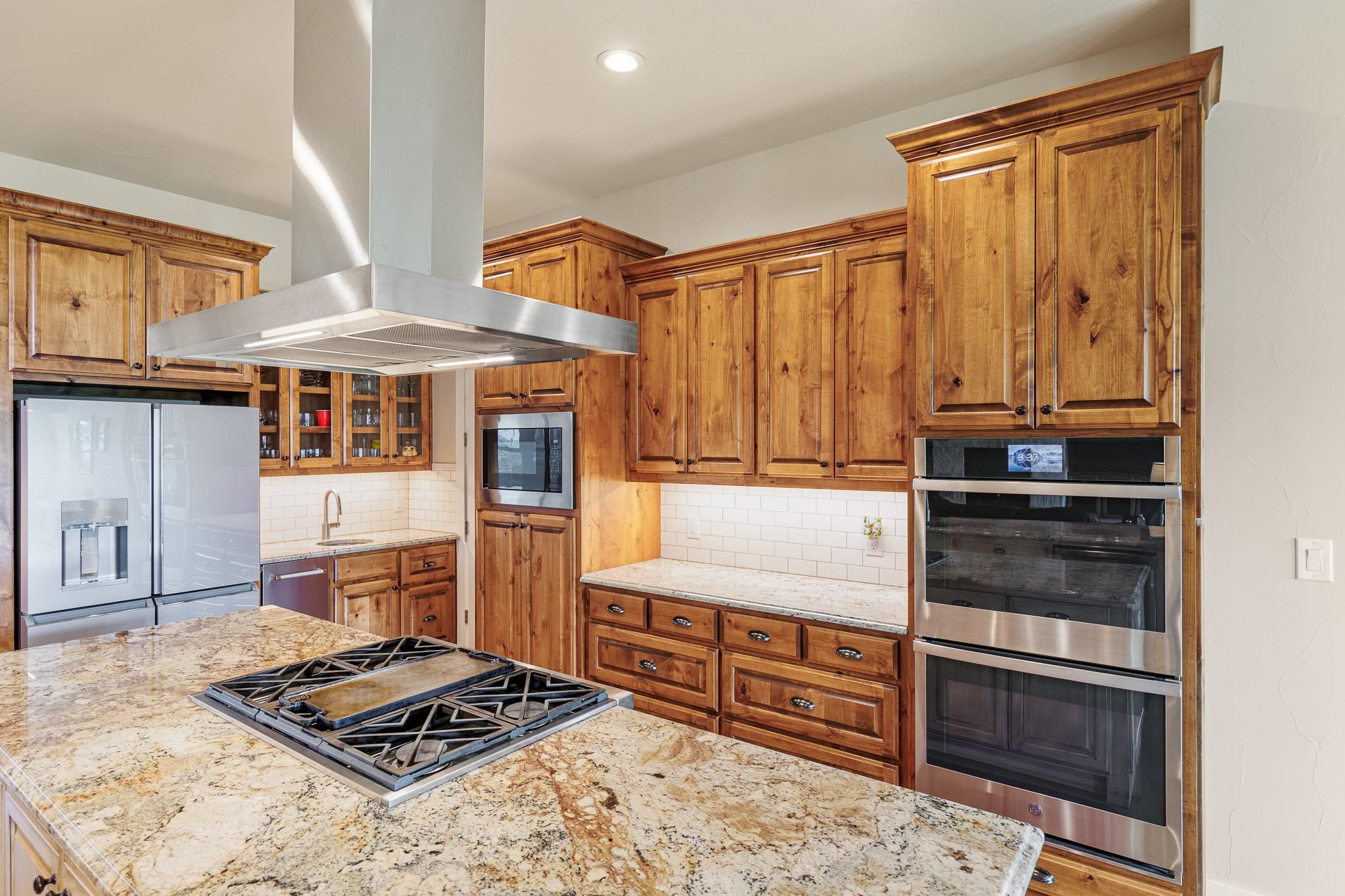 195 Chimney Cove Dr, Marble Falls, TX 78654