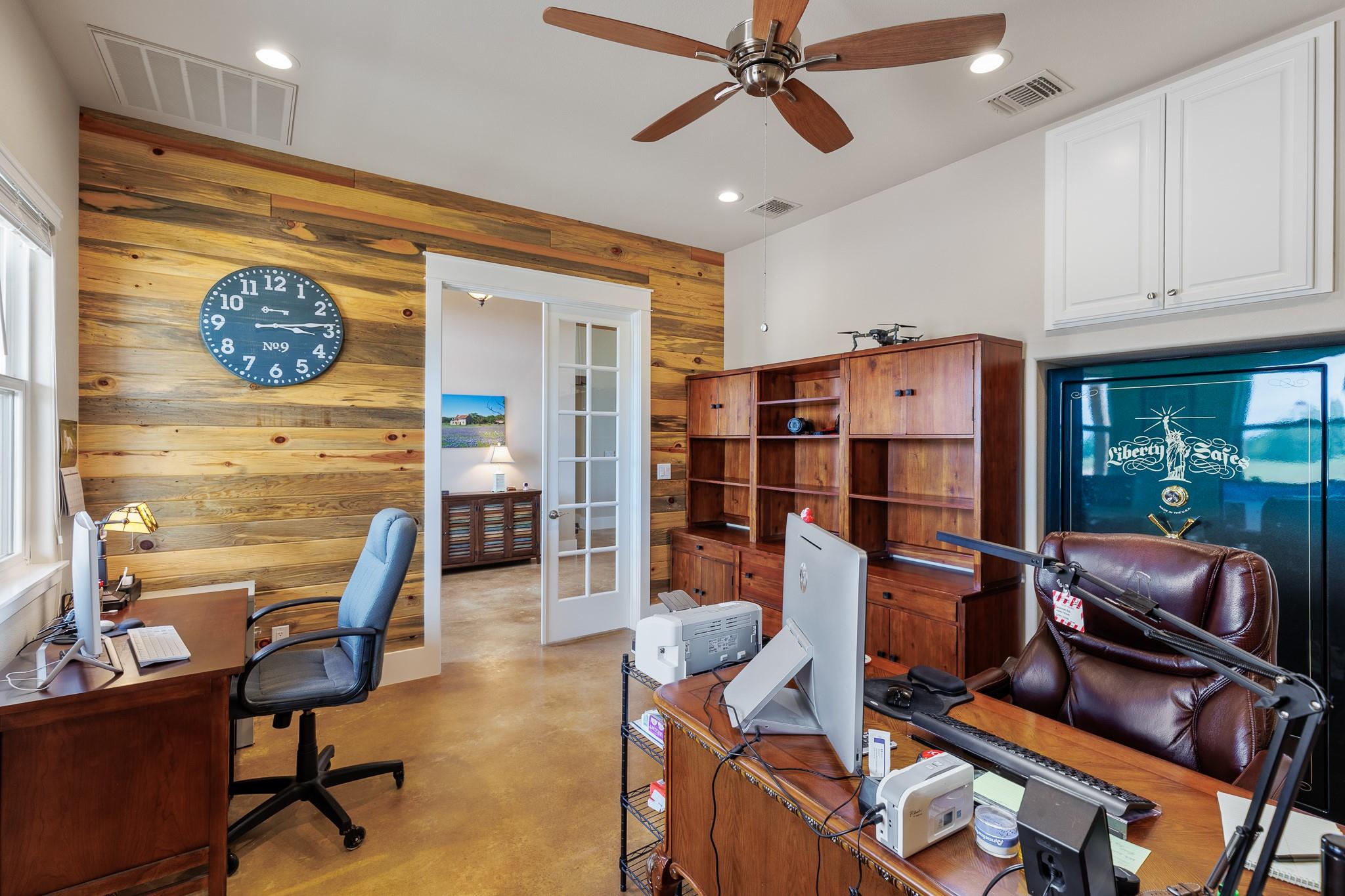 195 Chimney Cove Dr, Marble Falls, TX 78654