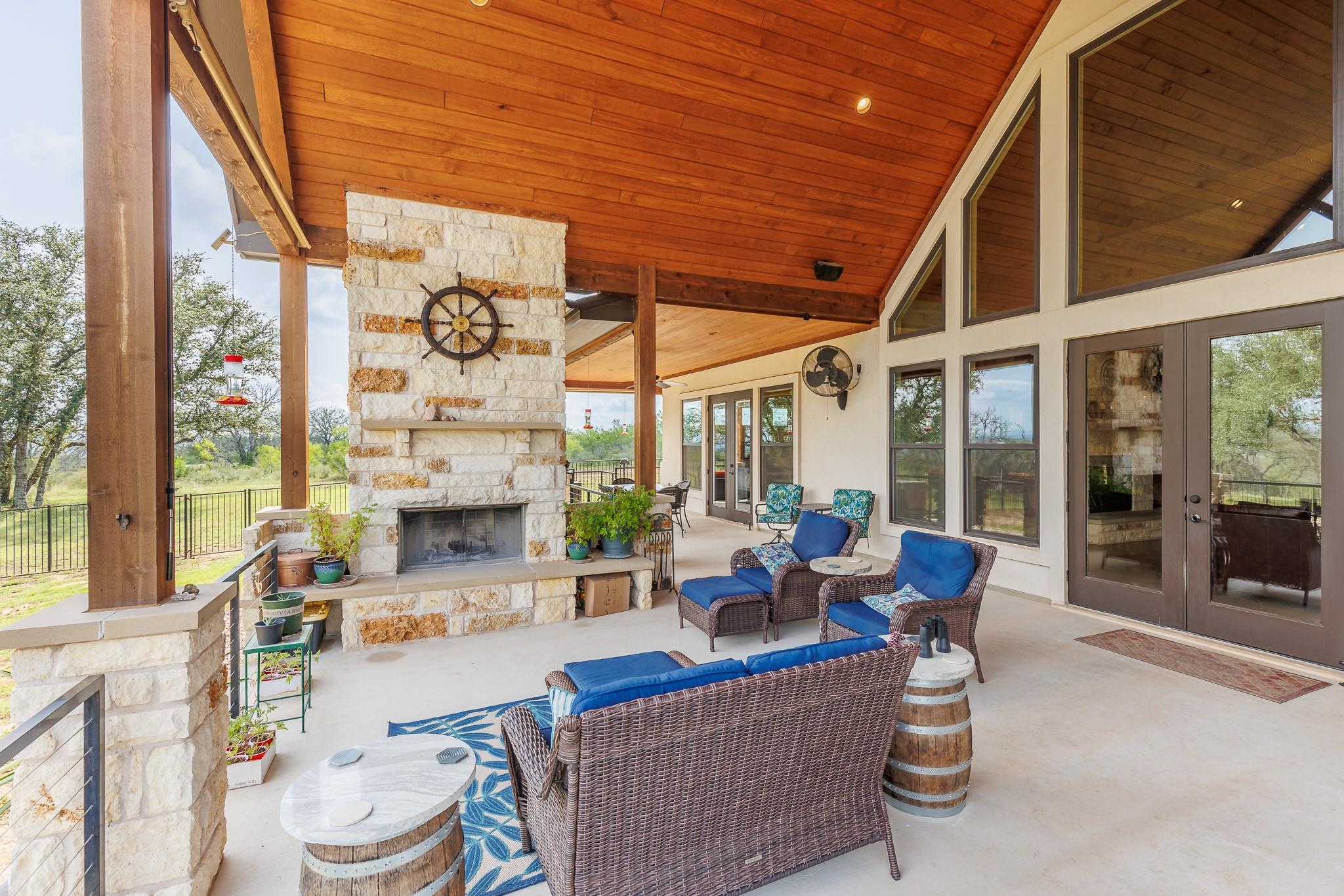 195 Chimney Cove Dr, Marble Falls, TX 78654