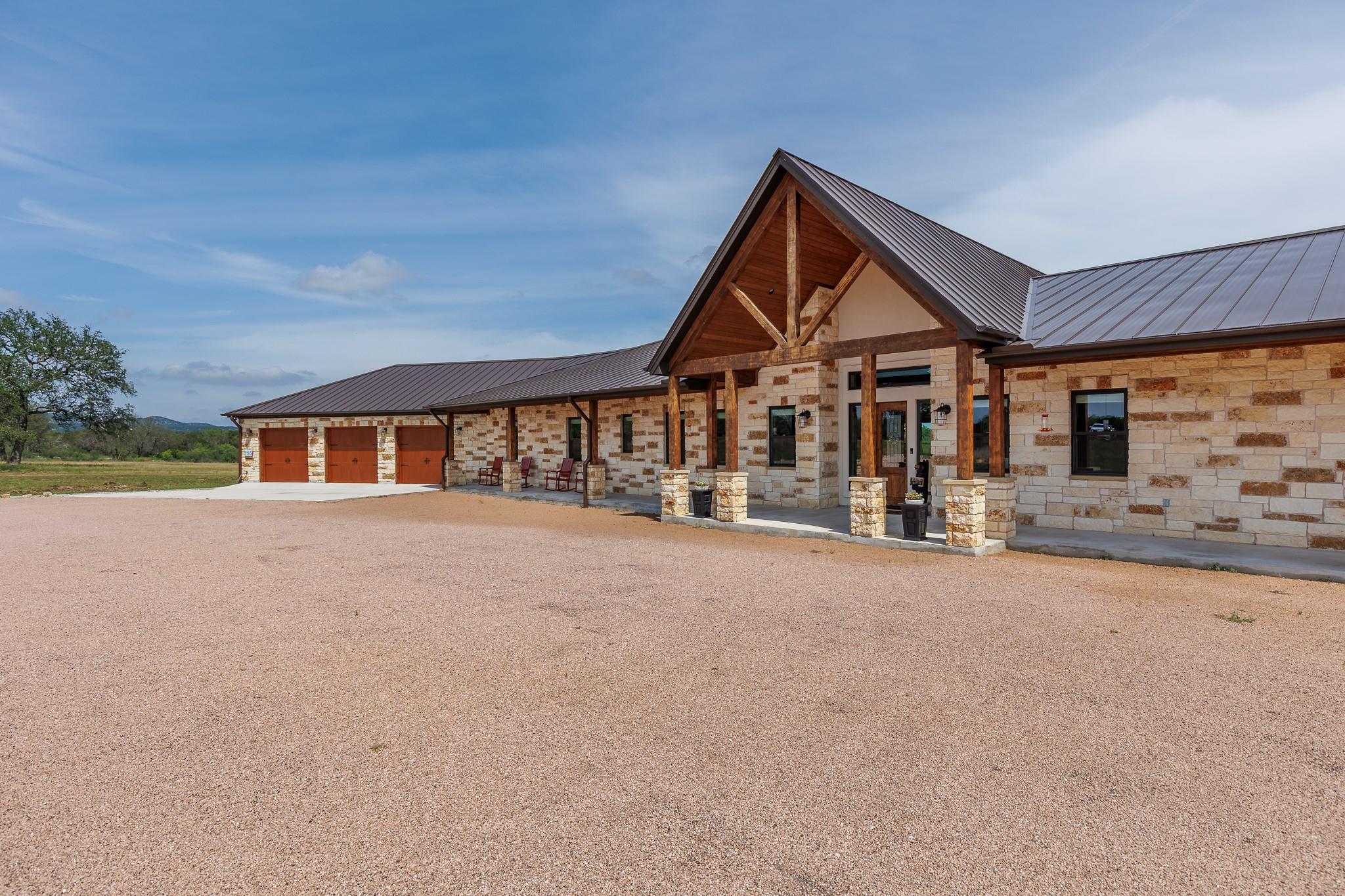 195 Chimney Cove Dr, Marble Falls, TX 78654