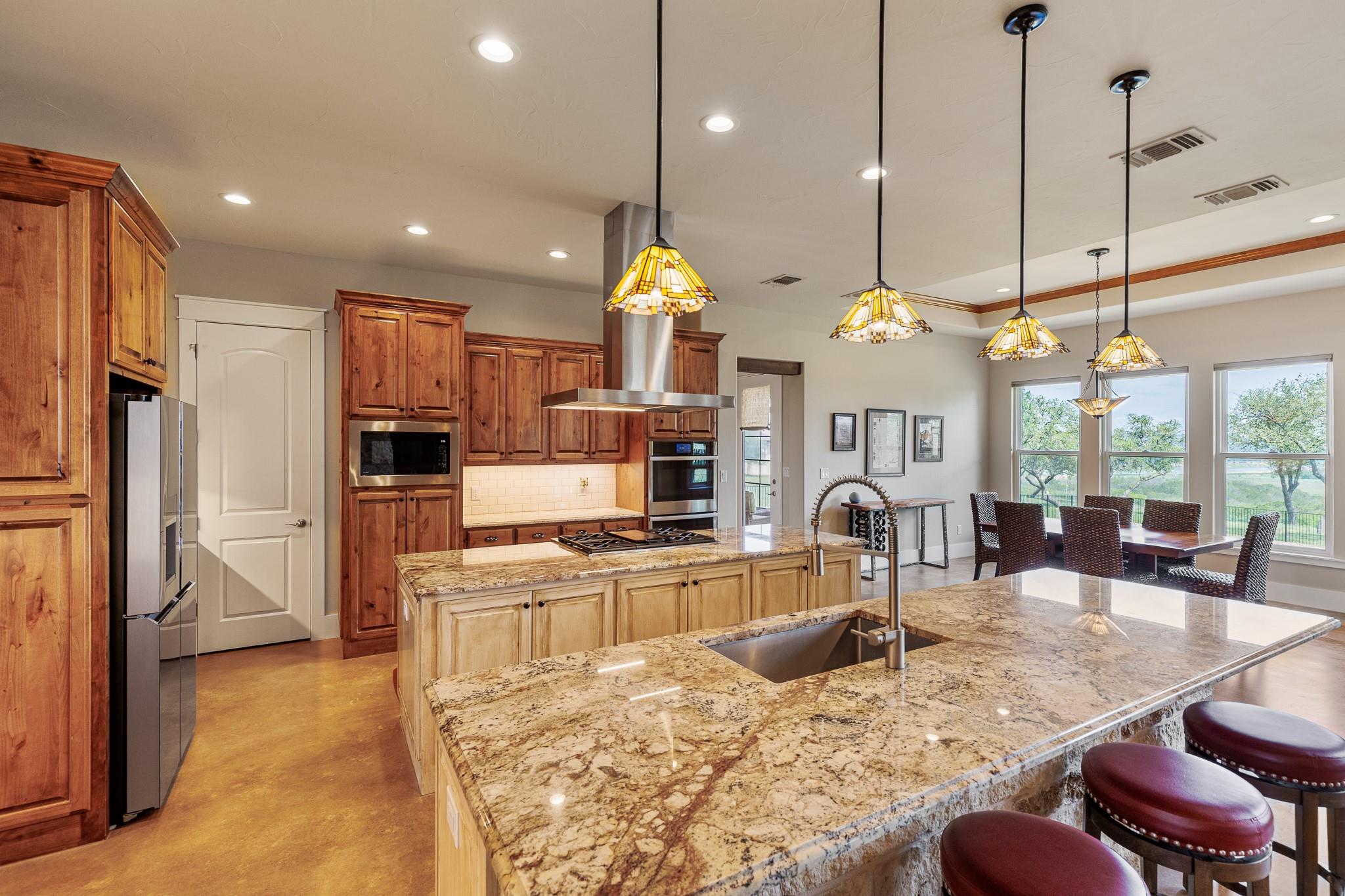 195 Chimney Cove Dr, Marble Falls, TX 78654