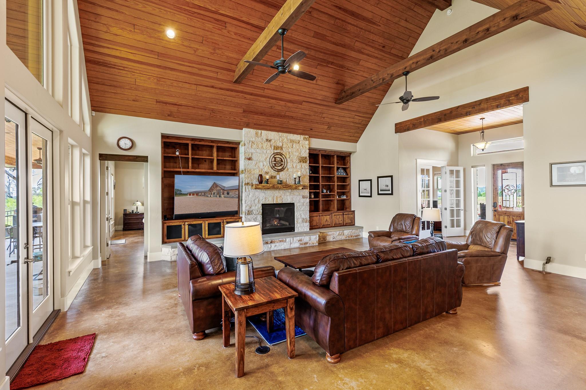 195 Chimney Cove Dr, Marble Falls, TX 78654