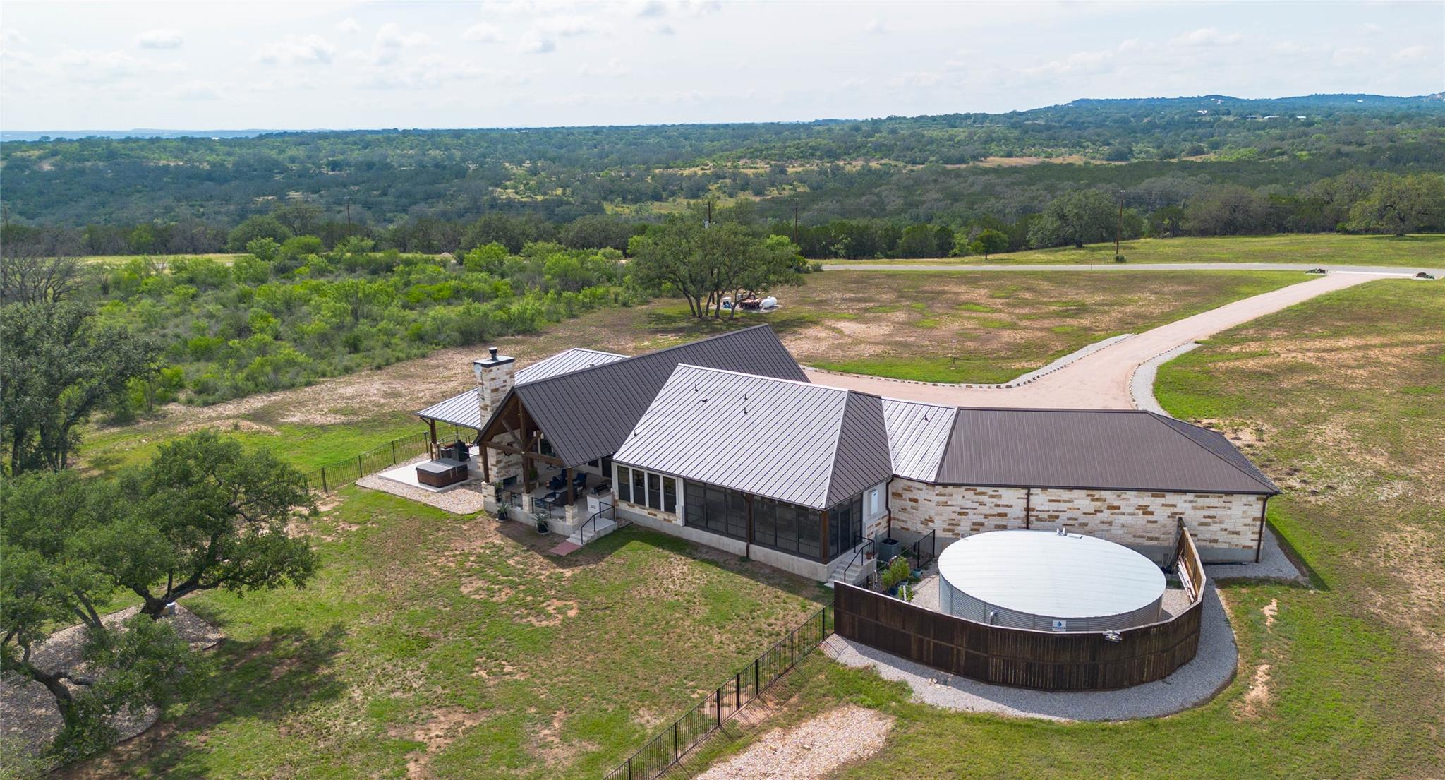 195 Chimney Cove Dr, Marble Falls, TX 78654