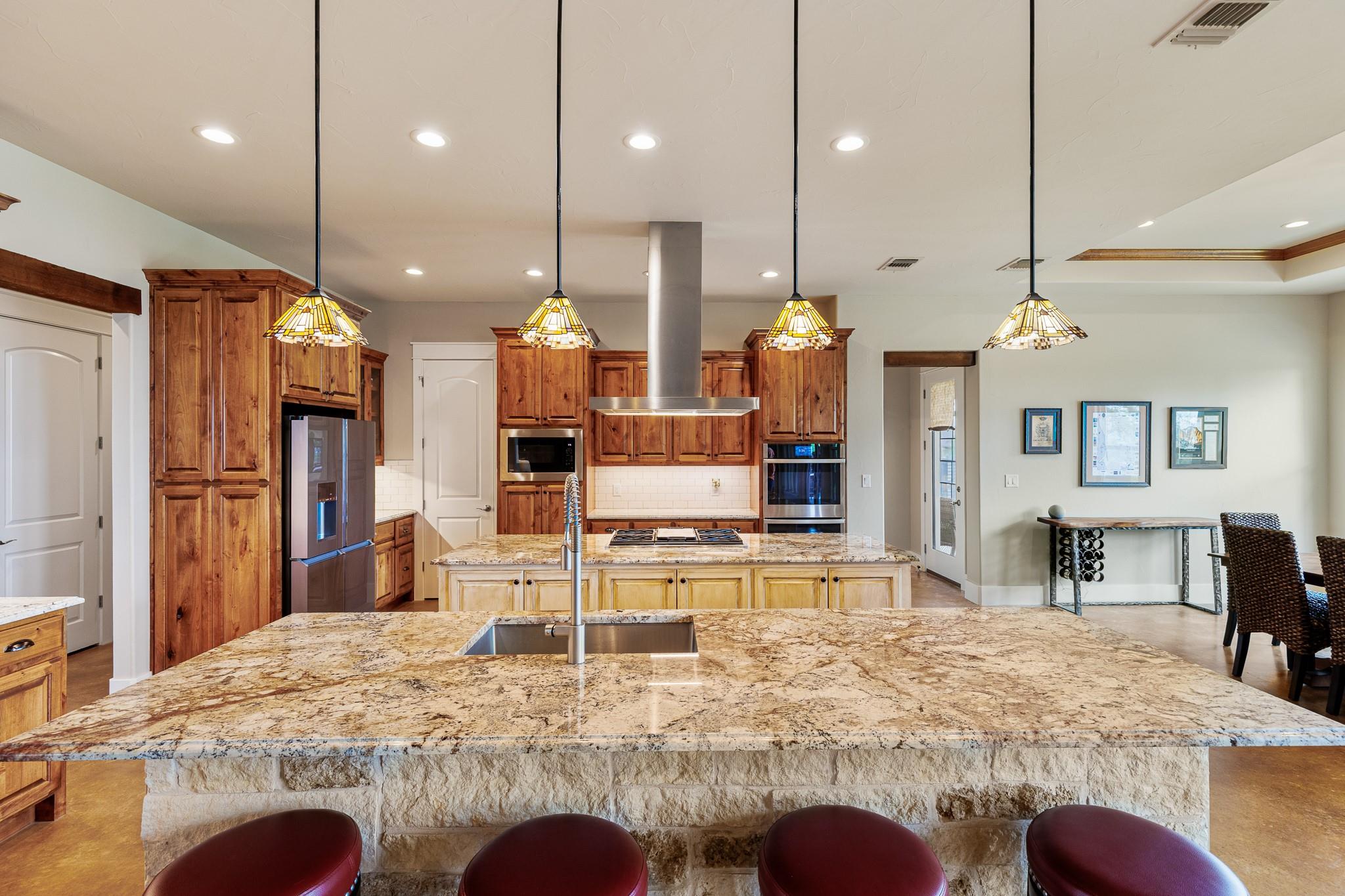 195 Chimney Cove Dr, Marble Falls, TX 78654
