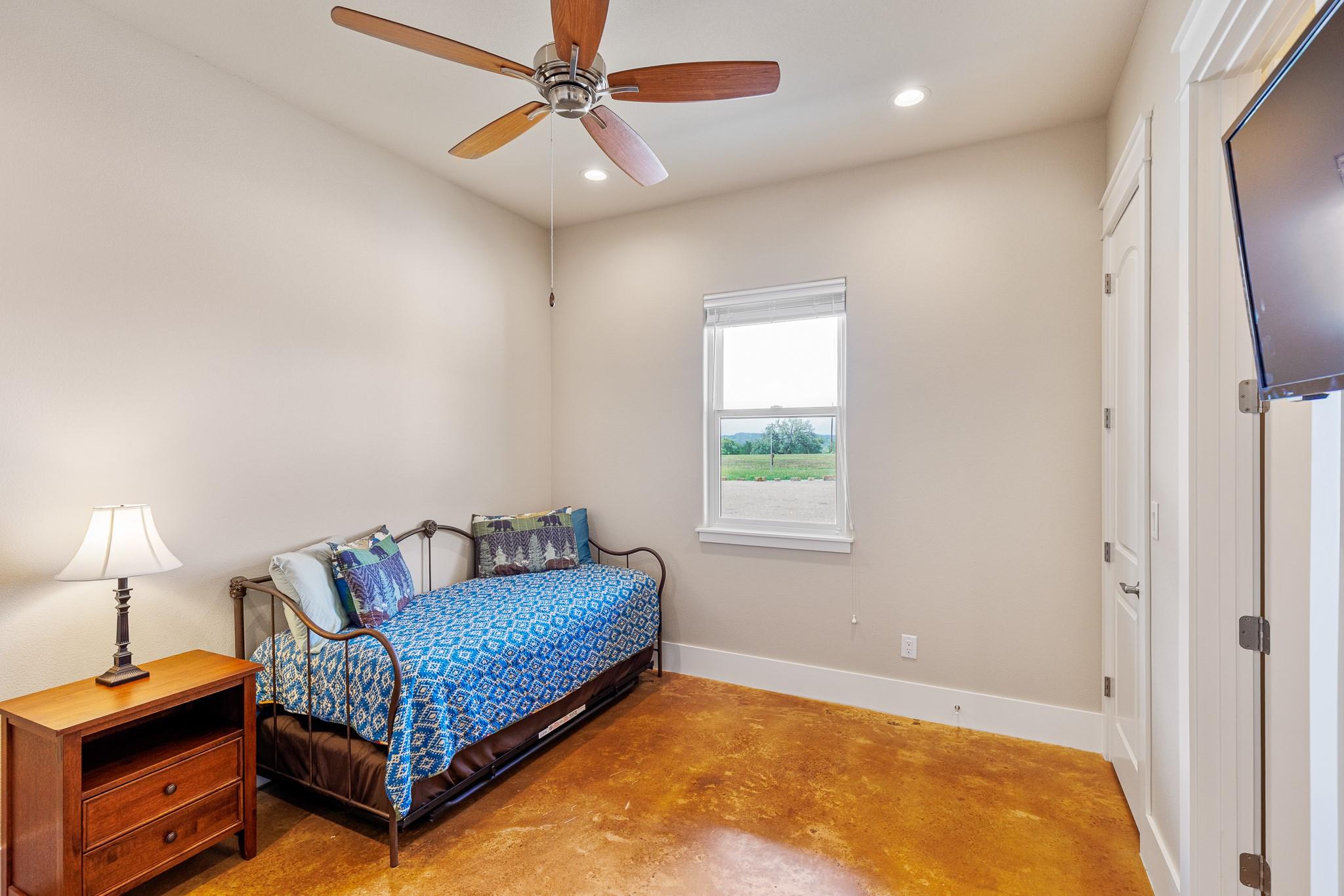 195 Chimney Cove Dr, Marble Falls, TX 78654