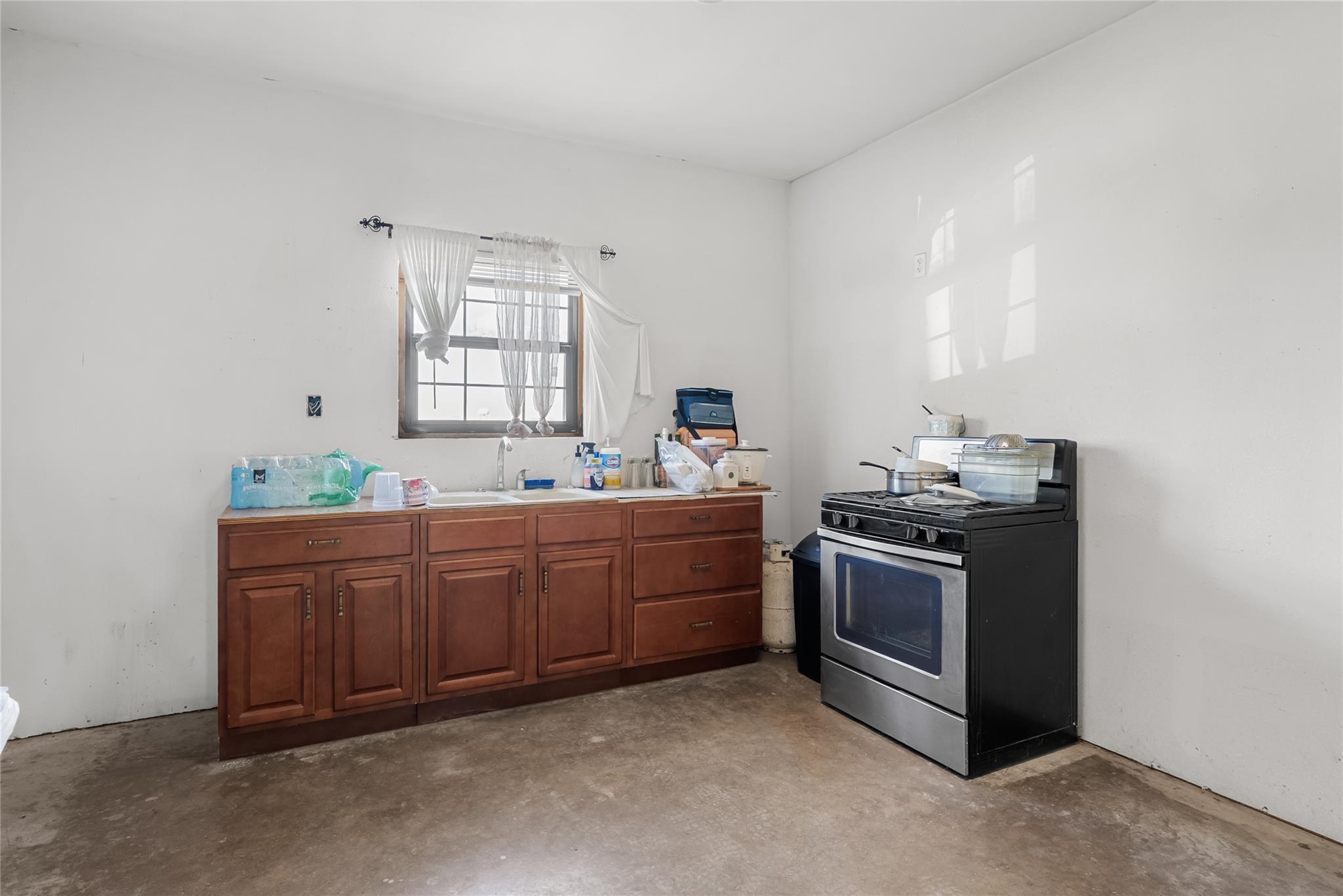 474 Heidenreich Ln, Kyle, TX 78640