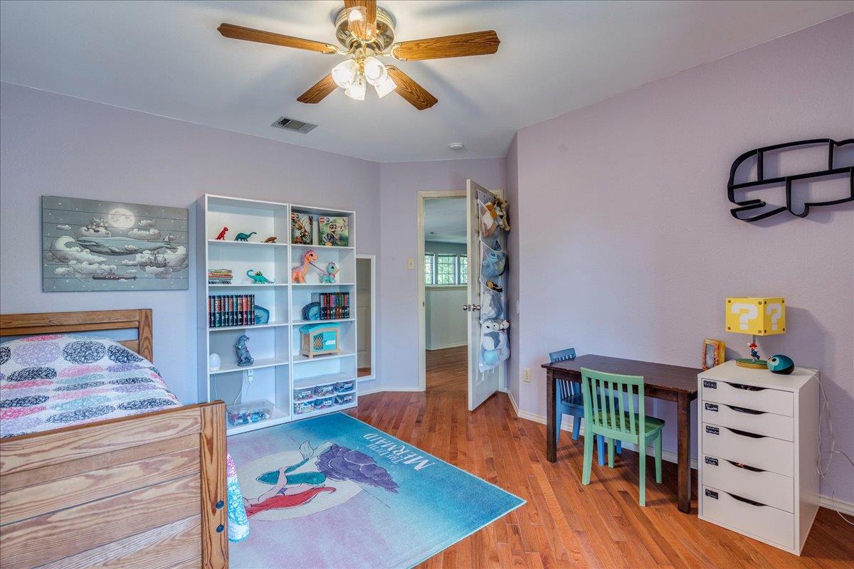 8210 LANDSMAN Dr, Austin, TX 78736
