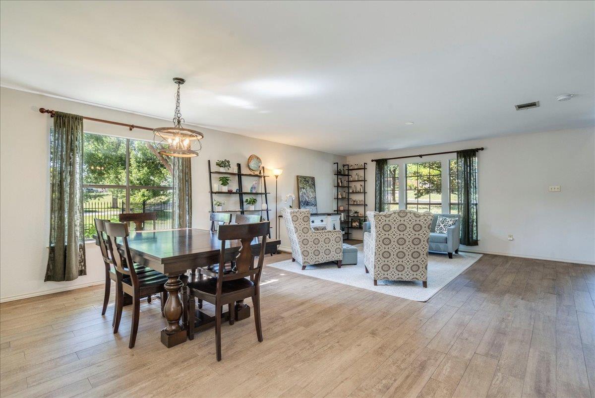 8210 LANDSMAN Dr, Austin, TX 78736