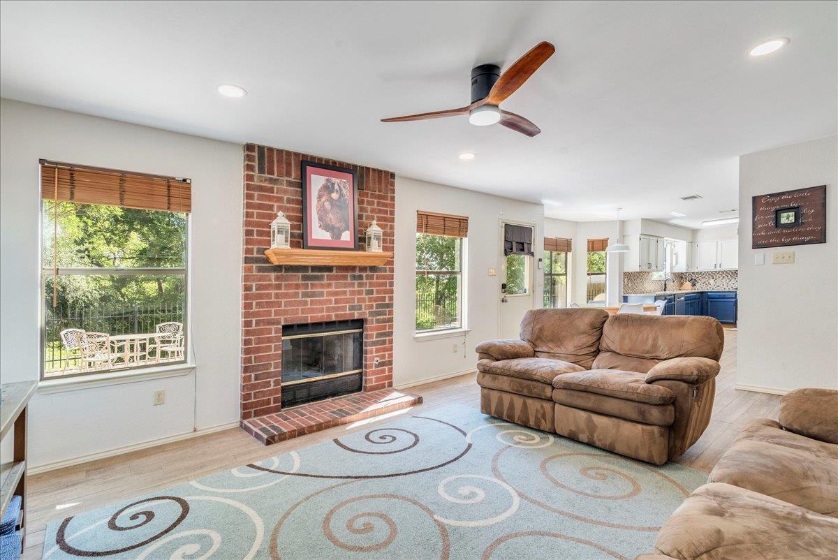 8210 LANDSMAN Dr, Austin, TX 78736