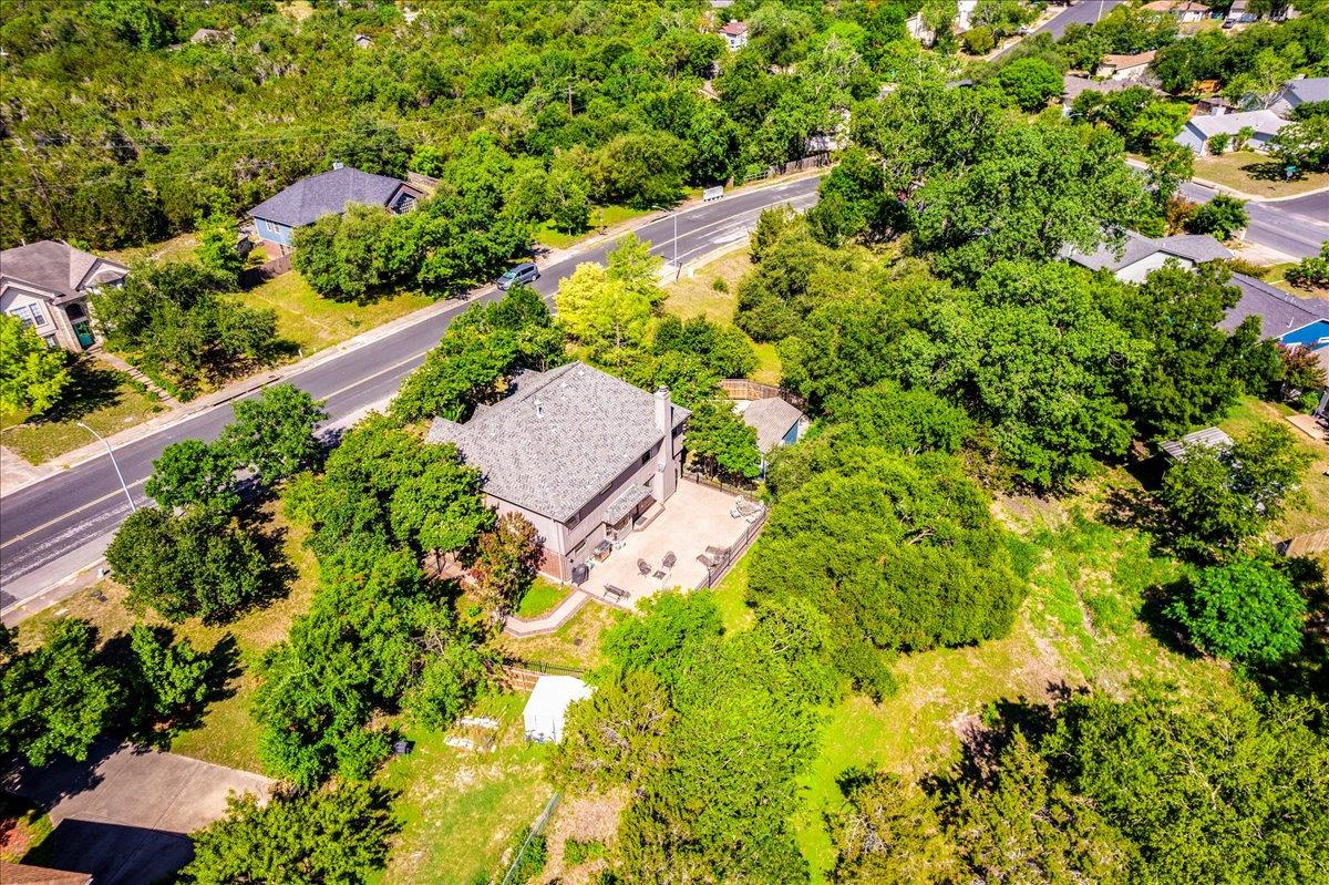 8210 LANDSMAN Dr, Austin, TX 78736