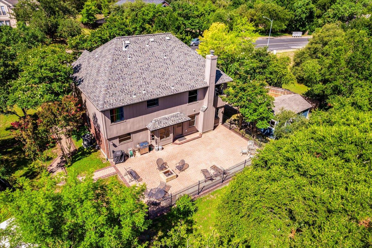 8210 LANDSMAN Dr, Austin, TX 78736