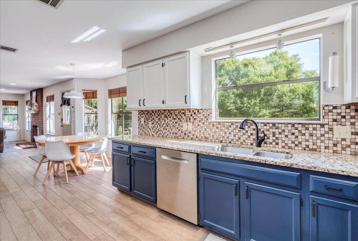 8210 LANDSMAN Dr, Austin, TX 78736