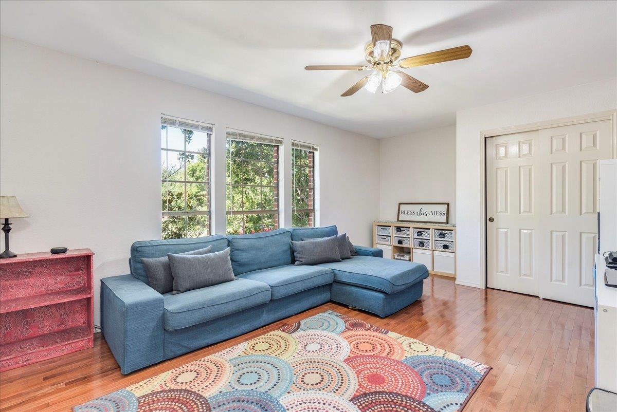 8210 LANDSMAN Dr, Austin, TX 78736