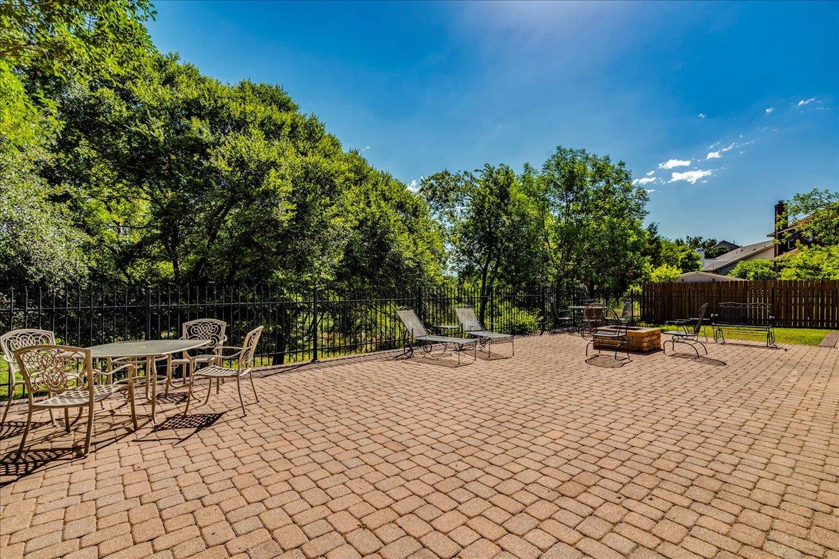 8210 LANDSMAN Dr, Austin, TX 78736