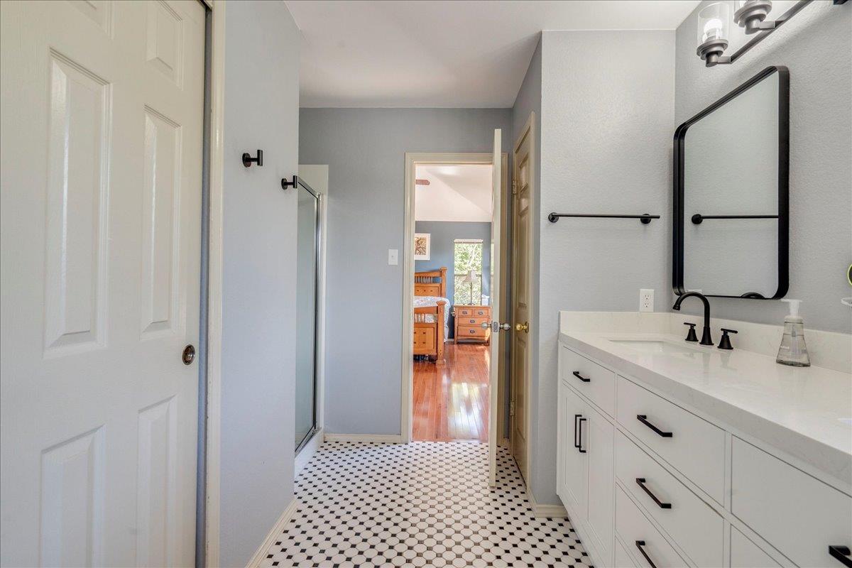 8210 LANDSMAN Dr, Austin, TX 78736