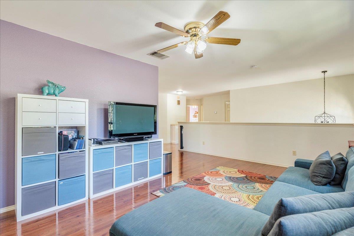 8210 LANDSMAN Dr, Austin, TX 78736