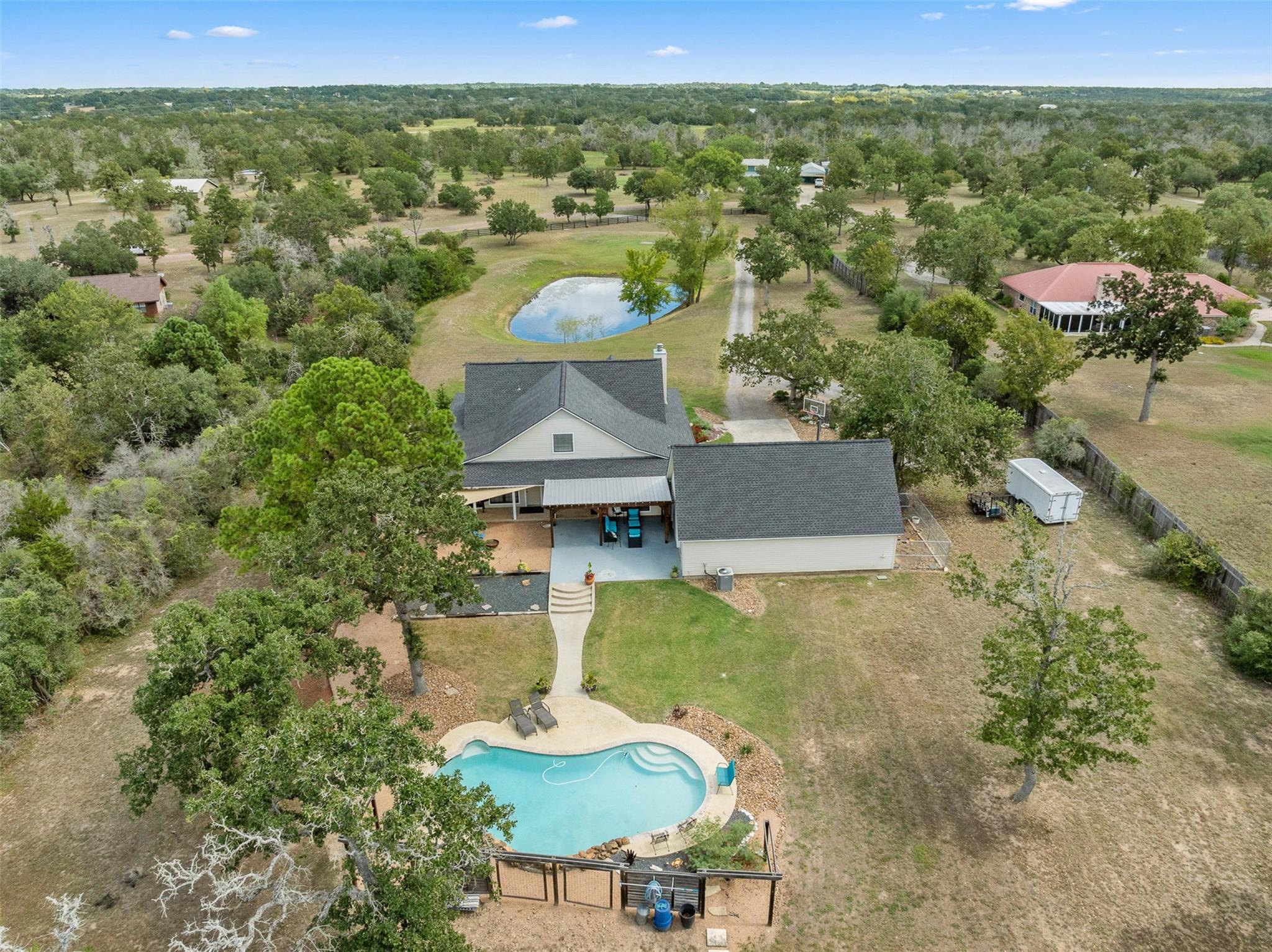 3275 Forest Hill East Dr, La Grange, TX 78945