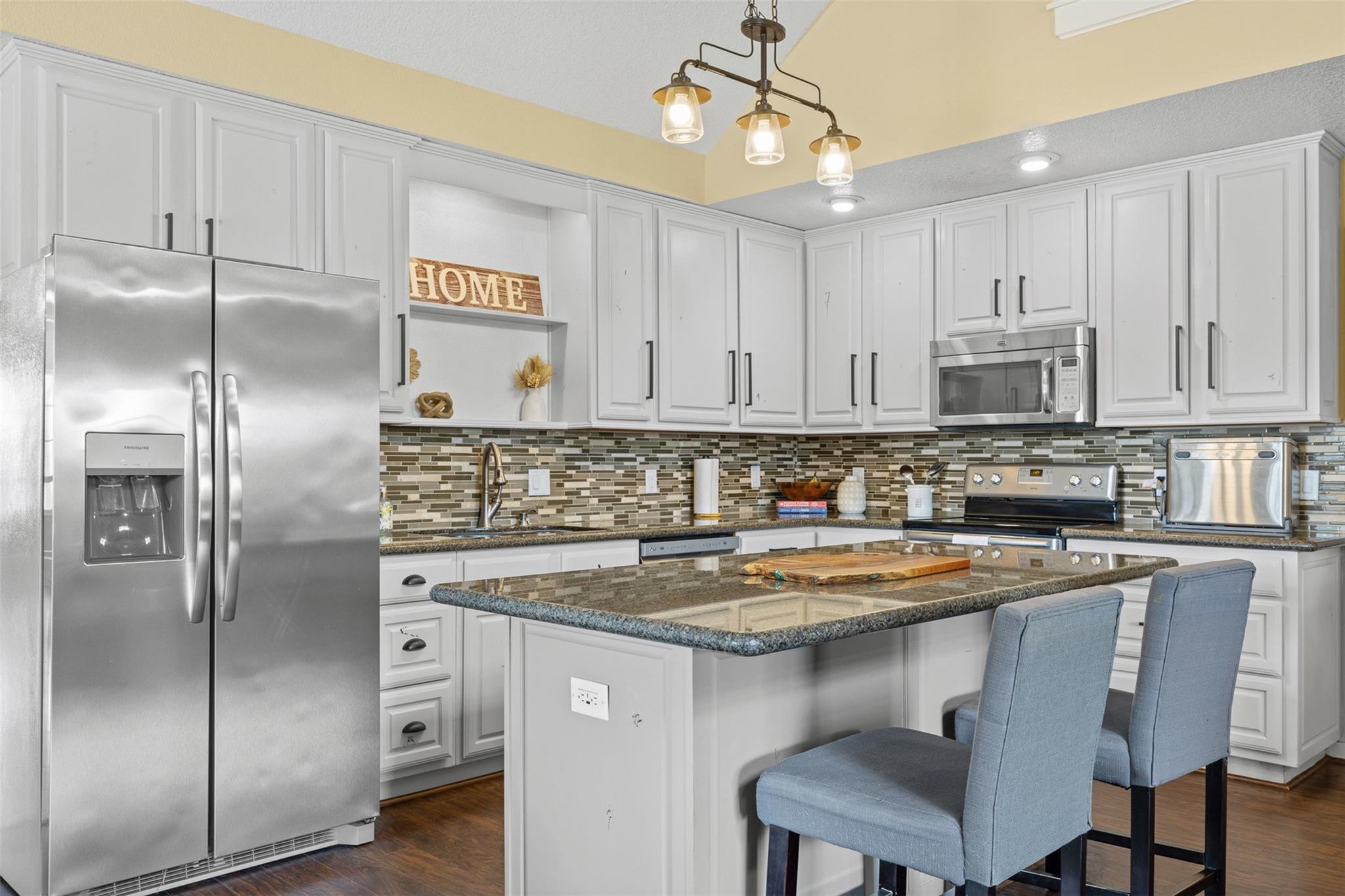 3275 Forest Hill East Dr, La Grange, TX 78945