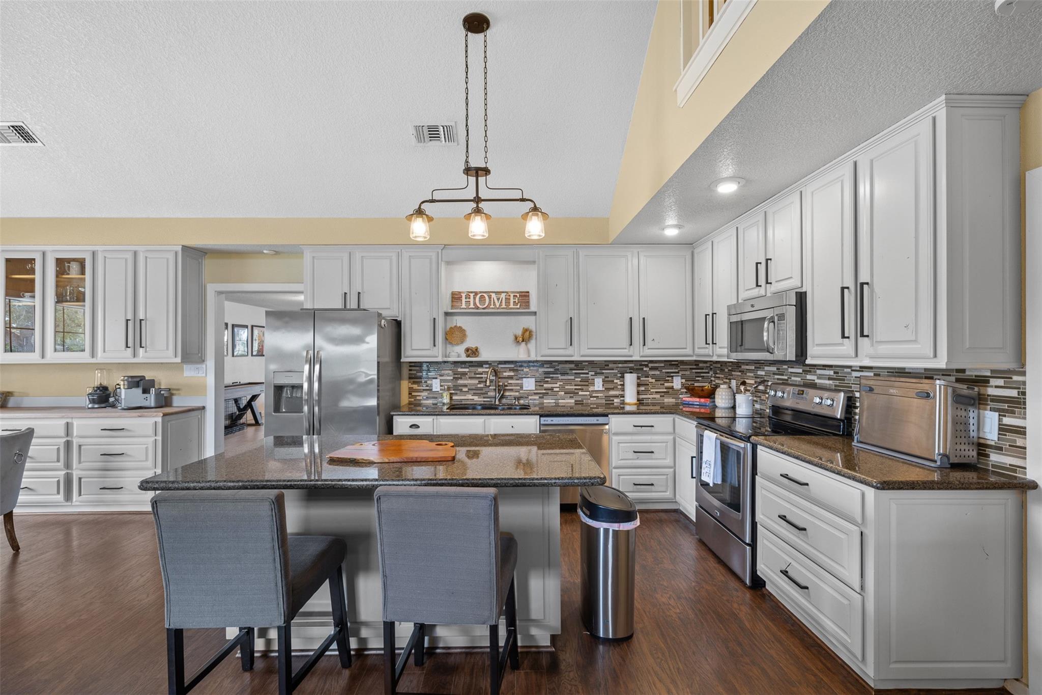 3275 Forest Hill East Dr, La Grange, TX 78945