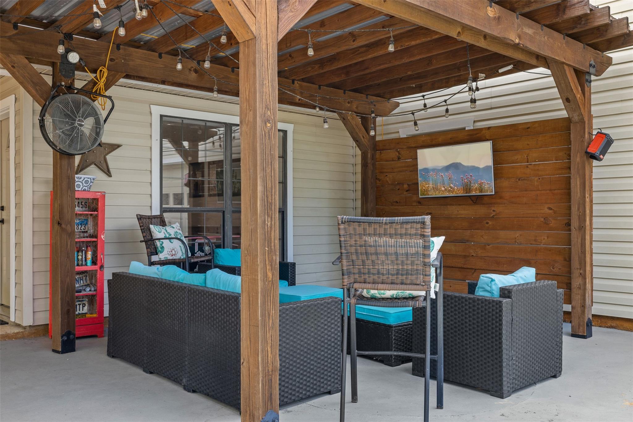 3275 Forest Hill East Dr, La Grange, TX 78945