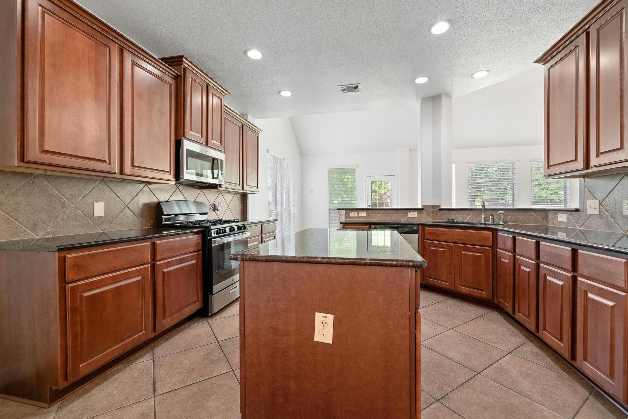 20936 Prestwick Dr, Hutto, TX 78634