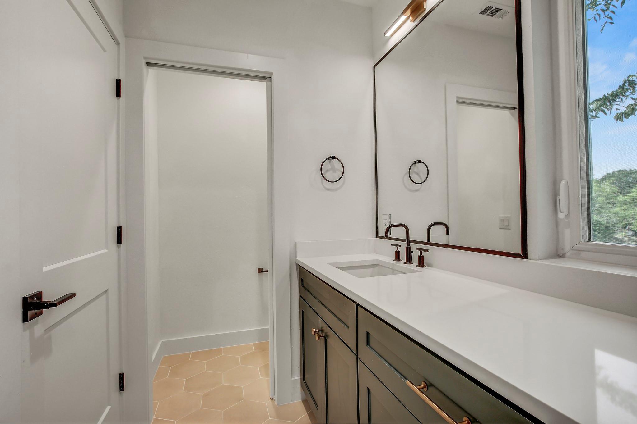 4127 E 12th St # 1, Austin, TX 78721