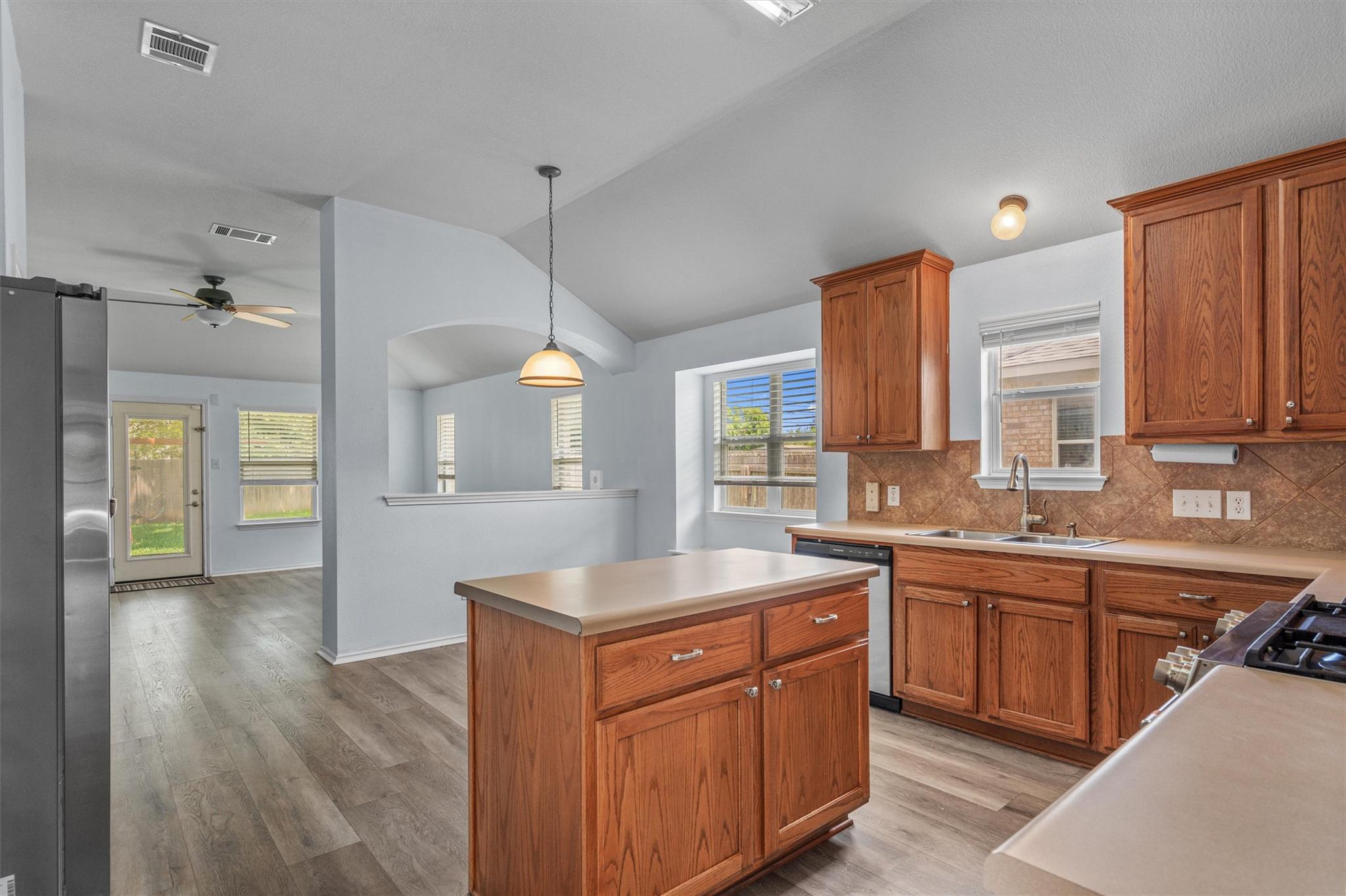 2141 Rachel Ln, Round Rock, TX 78664