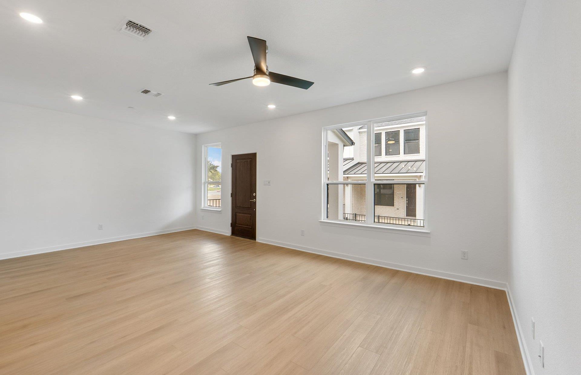 1280 E Main St # 402, Round Rock, TX 78664