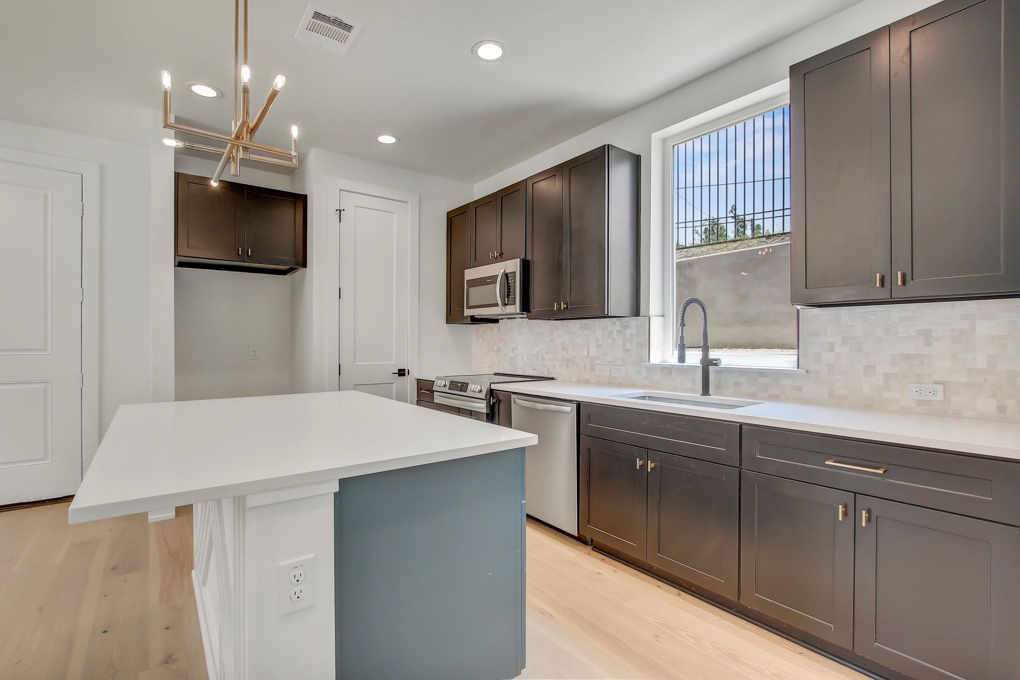 4127 E 12th St # 8, Austin, TX 78721