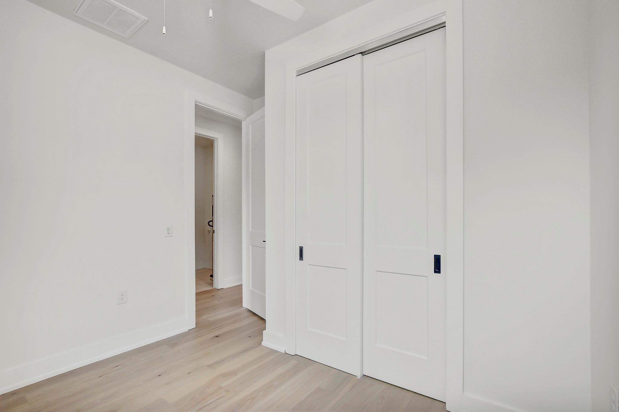 4127 E 12th St # 8, Austin, TX 78721