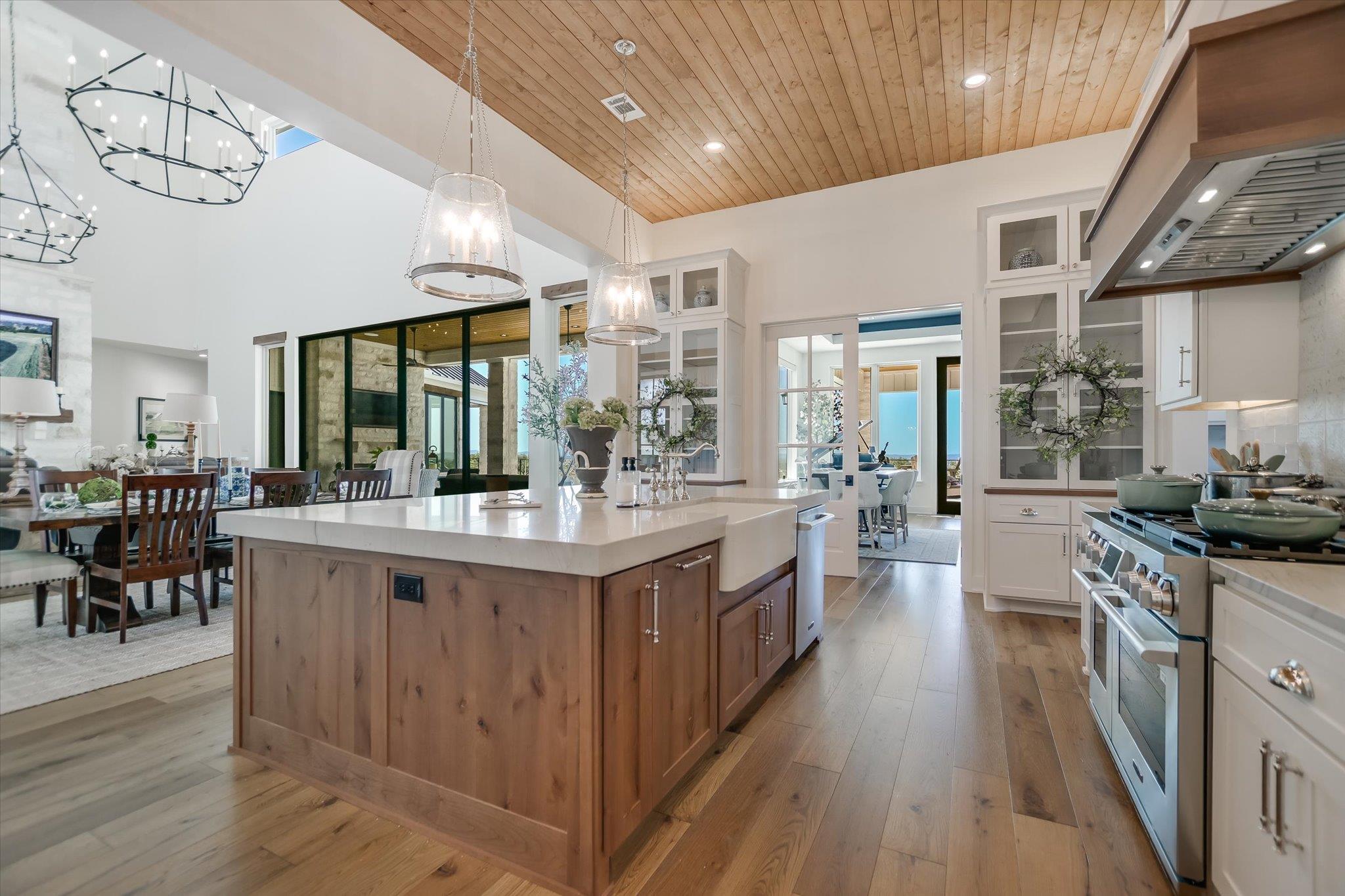 120 Nattie Woods, Horseshoe Bay, TX 78657