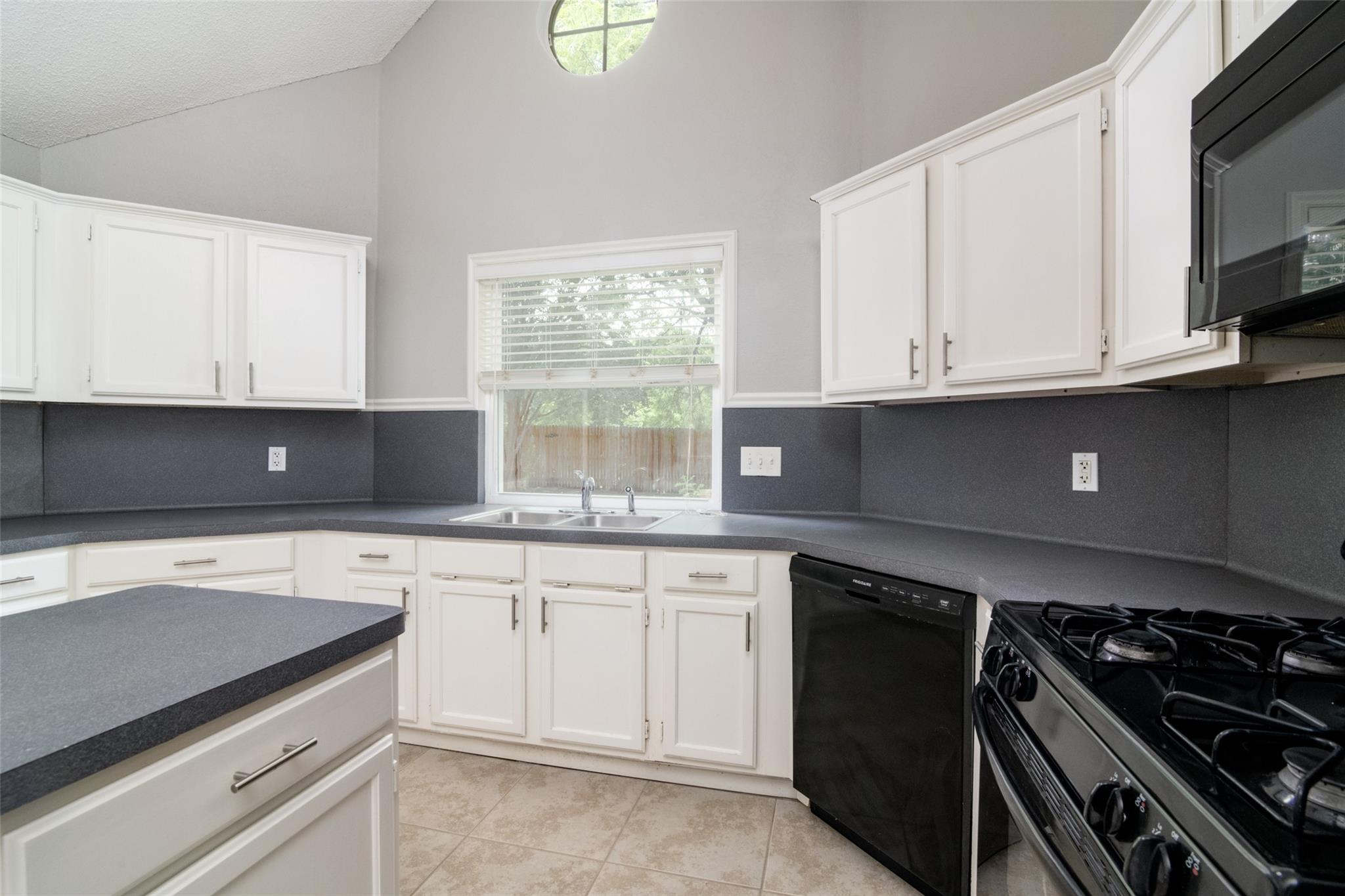 2306 Susan Ln, Leander, TX 78641