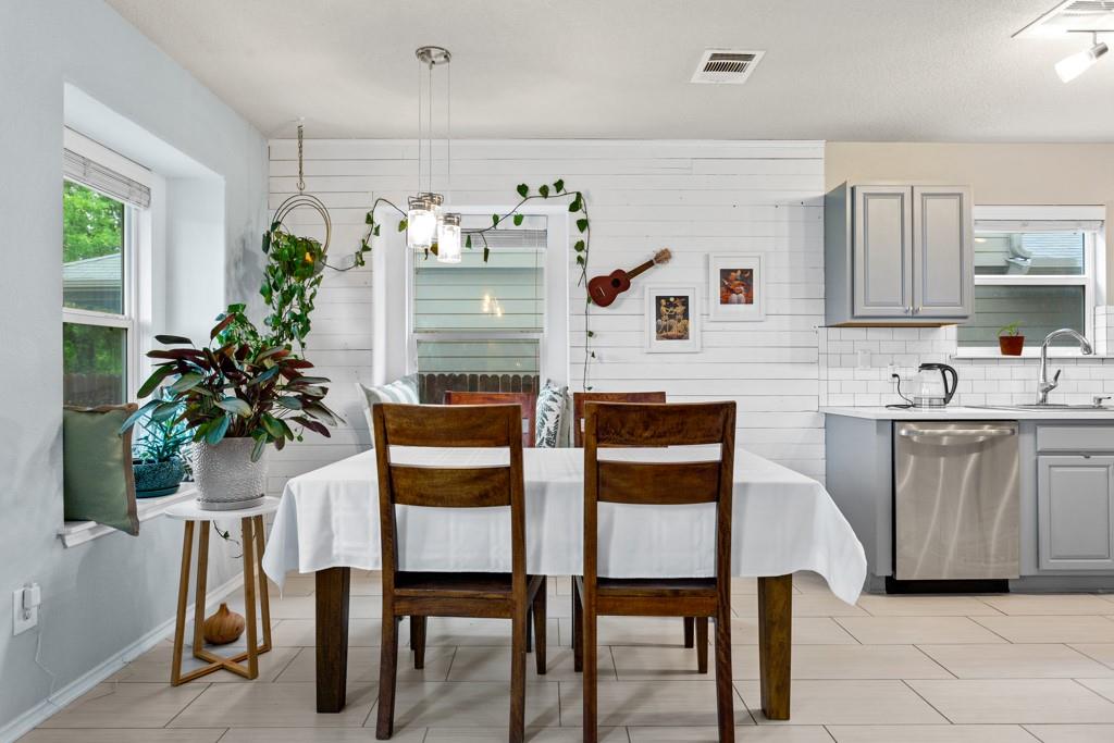 340 Altamont St, Hutto, TX 78634