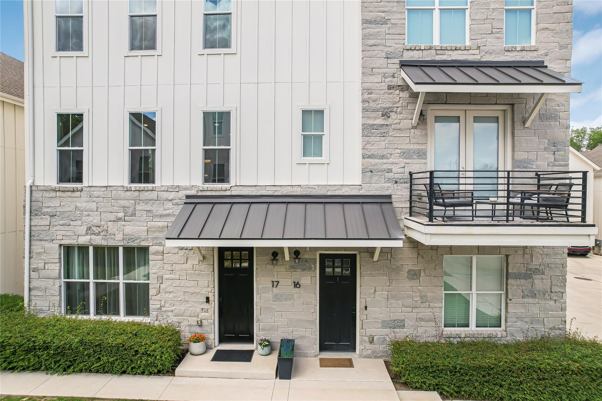 2624 Metcalfe Rd # 17, Austin, TX 78741