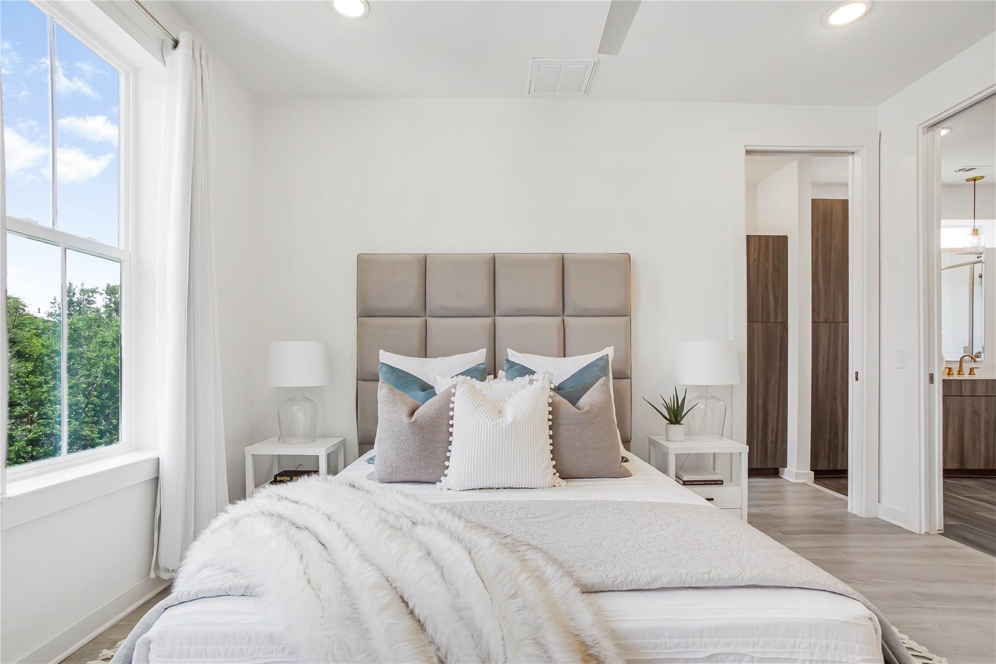 2624 Metcalfe Rd # 17, Austin, TX 78741