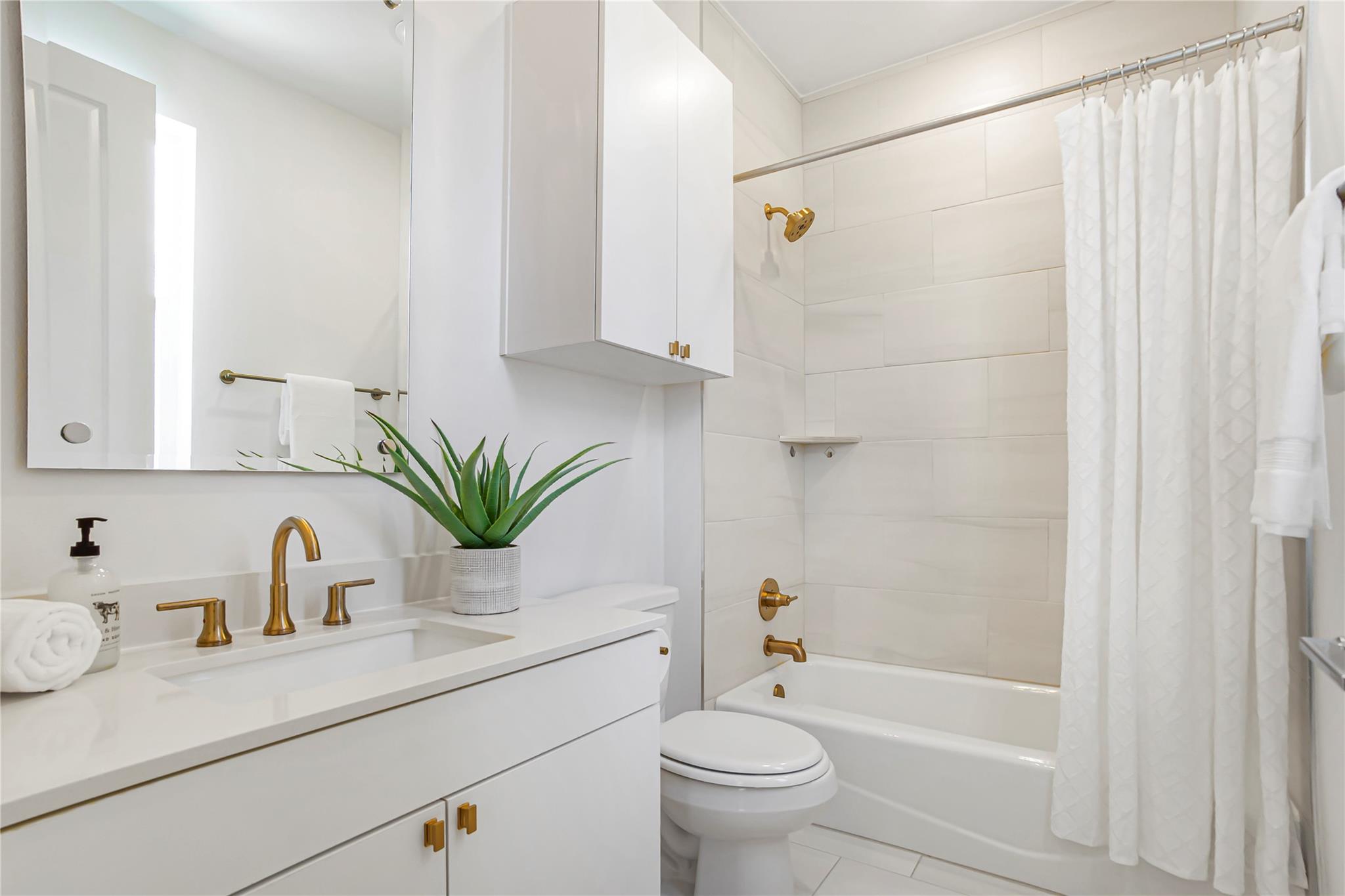 2624 Metcalfe Rd # 17, Austin, TX 78741