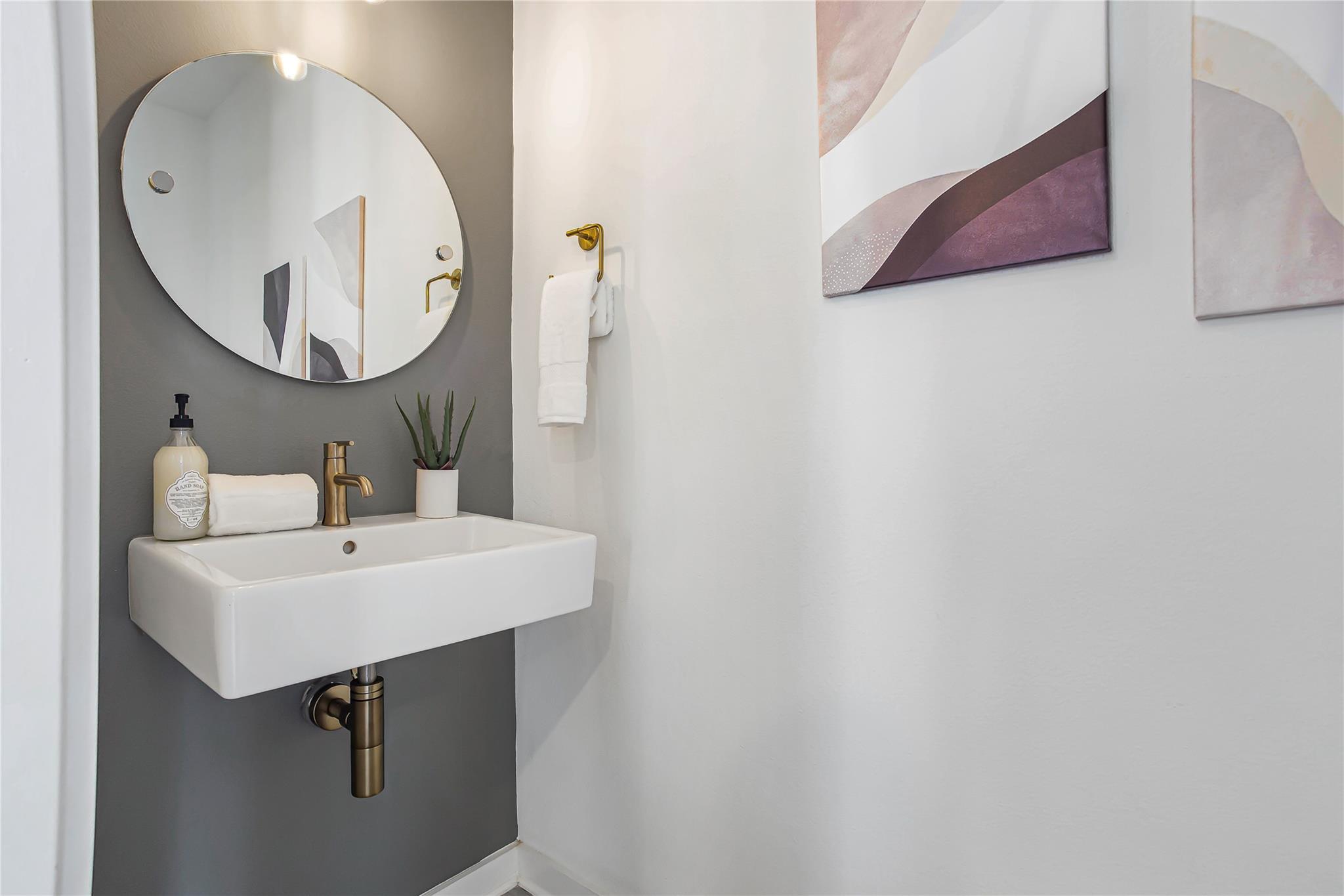 2624 Metcalfe Rd # 17, Austin, TX 78741