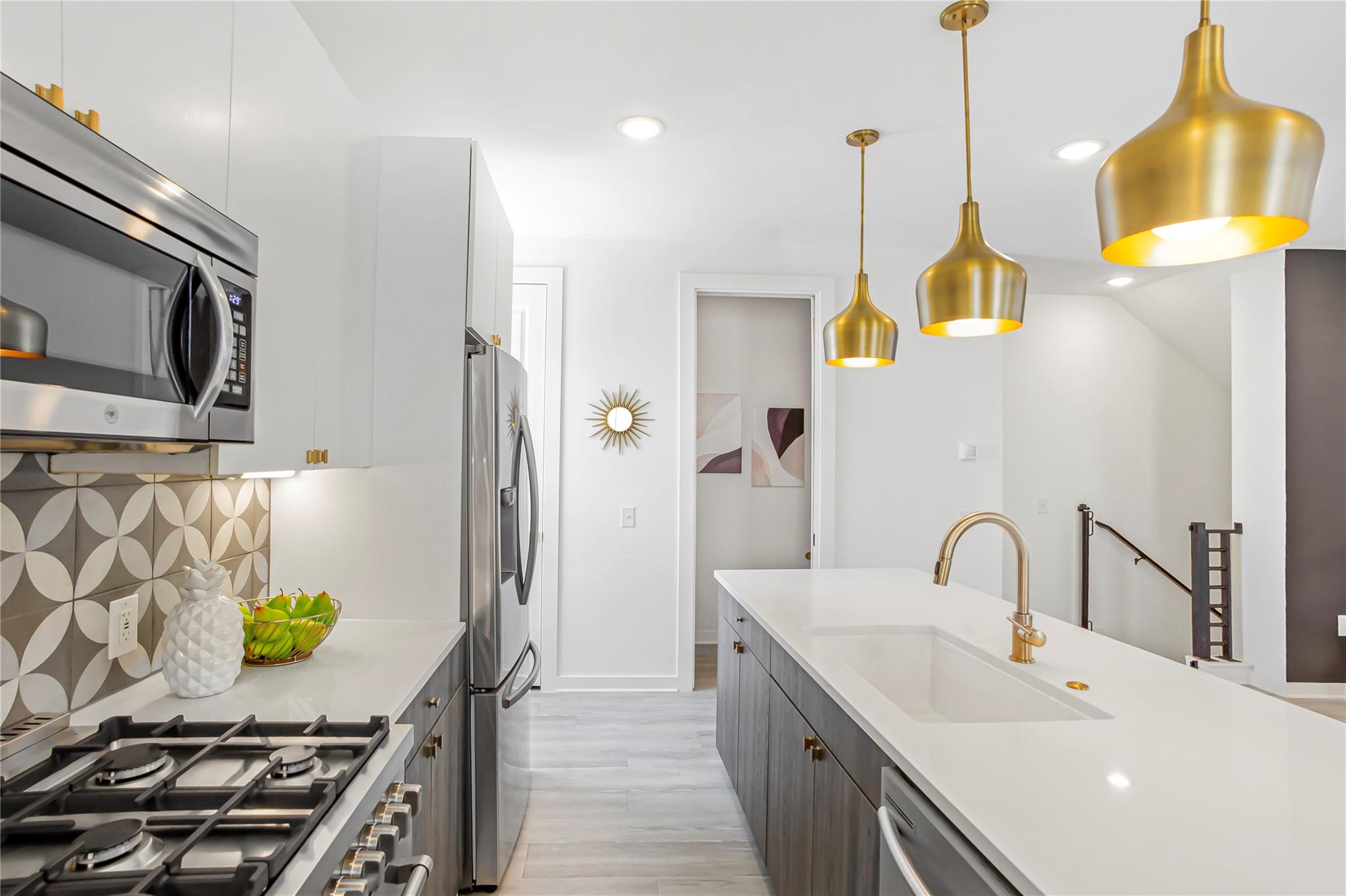 2624 Metcalfe Rd # 17, Austin, TX 78741