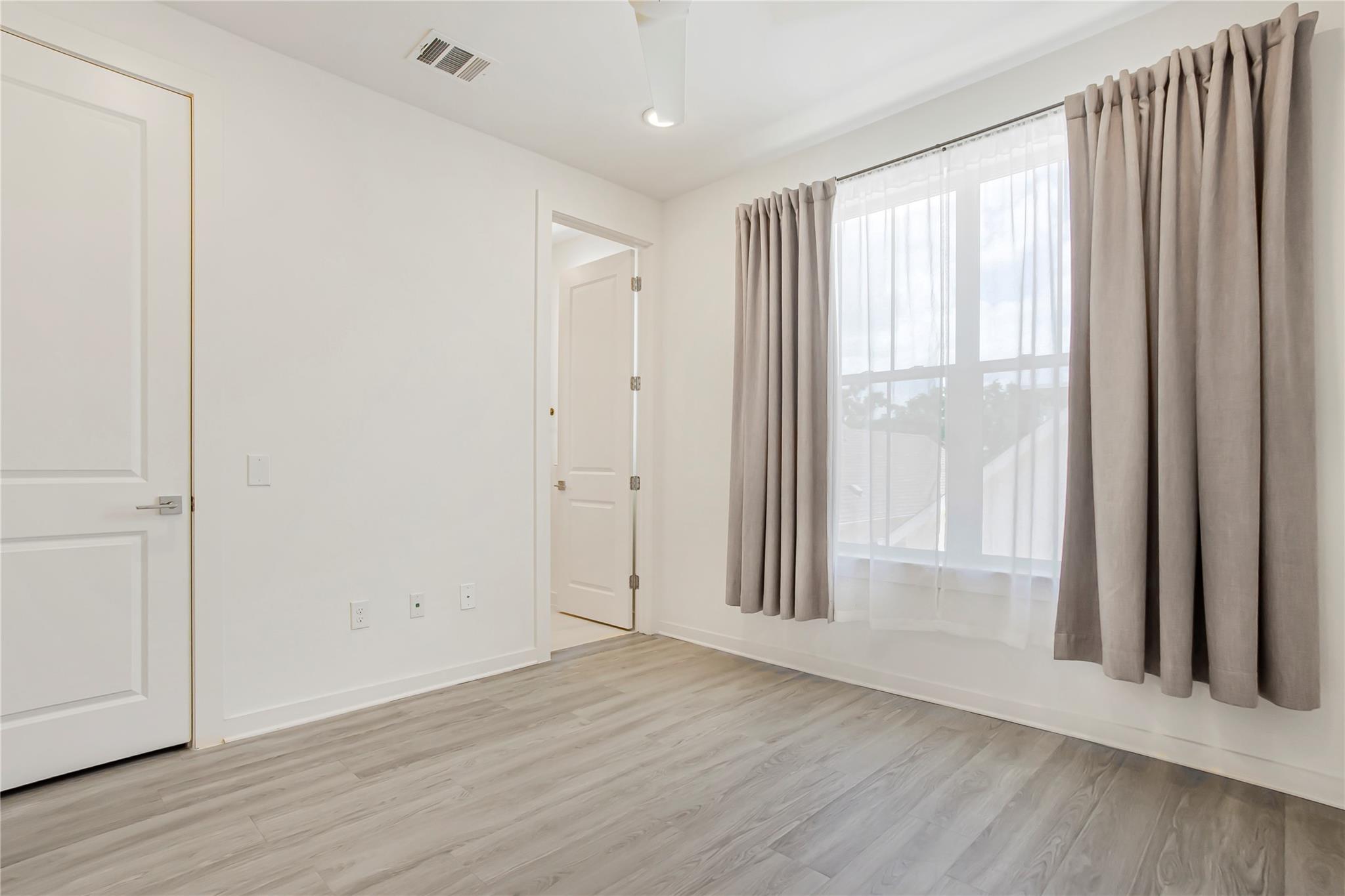 2624 Metcalfe Rd # 17, Austin, TX 78741