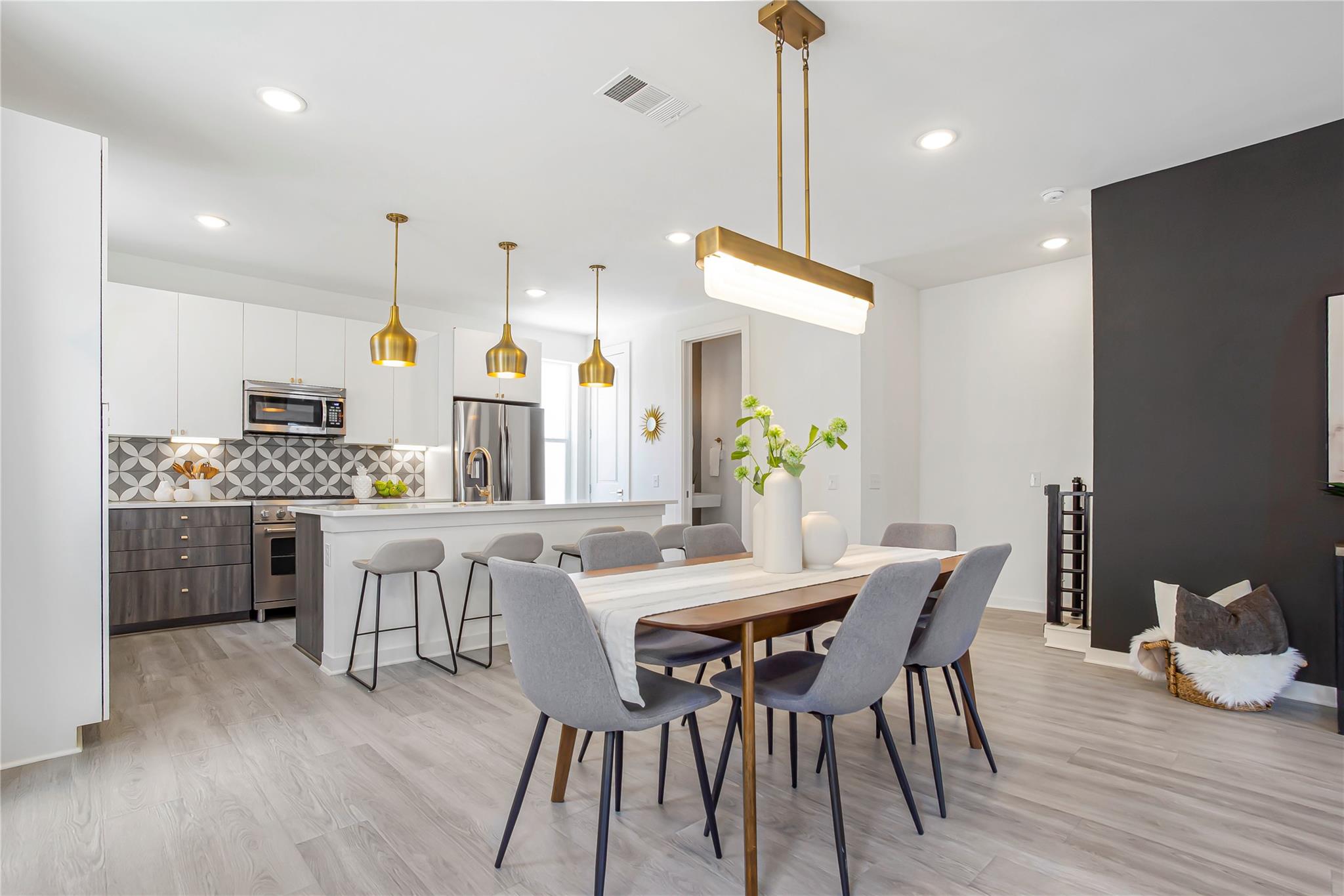 2624 Metcalfe Rd # 17, Austin, TX 78741