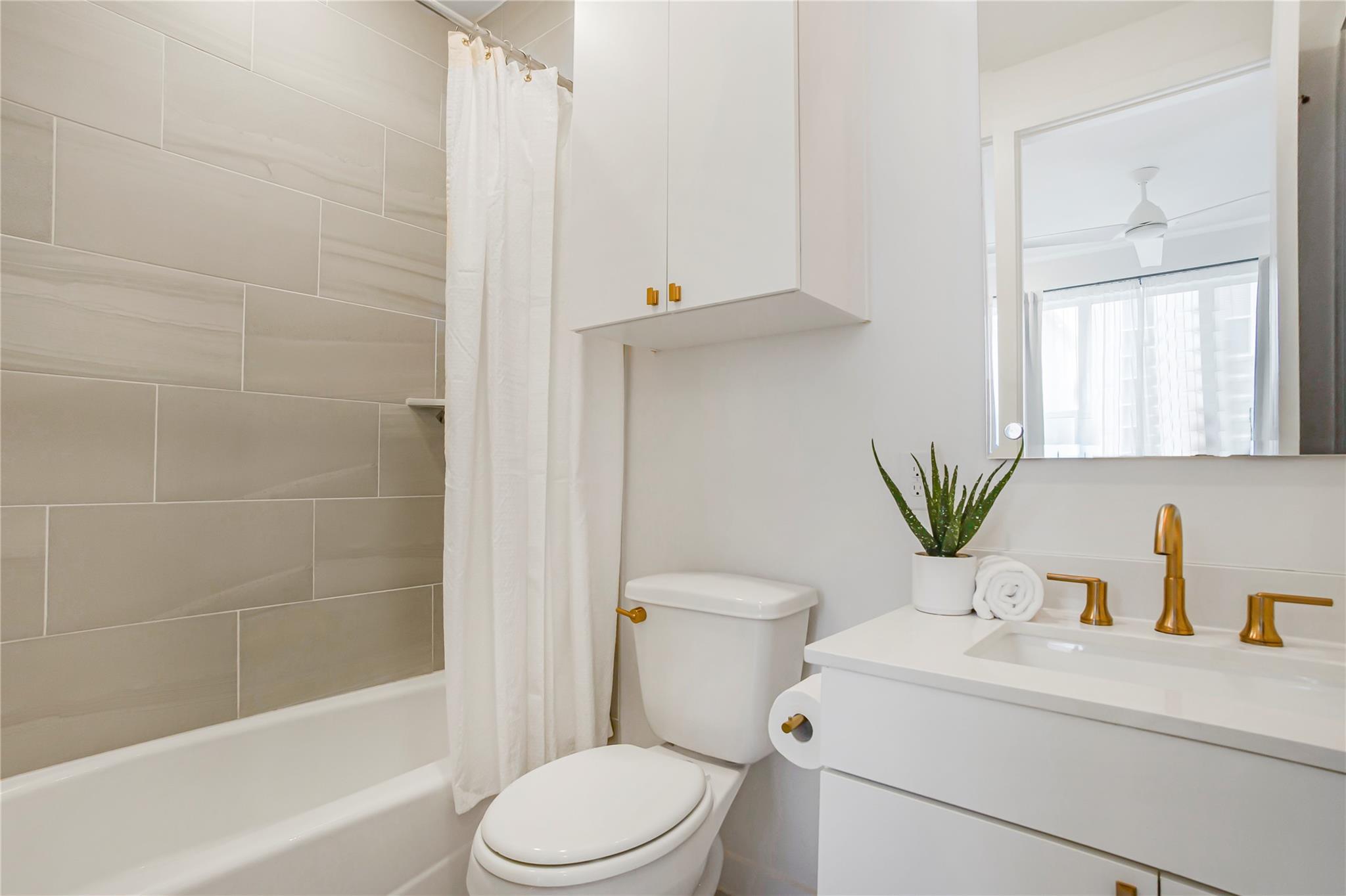 2624 Metcalfe Rd # 17, Austin, TX 78741