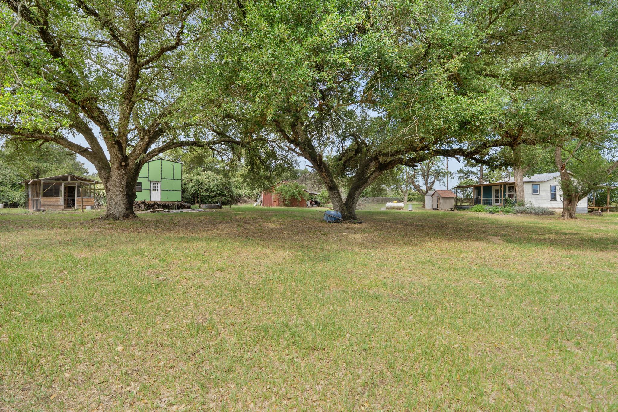 10843 Us Highway 90 W, Harwood, TX 78632