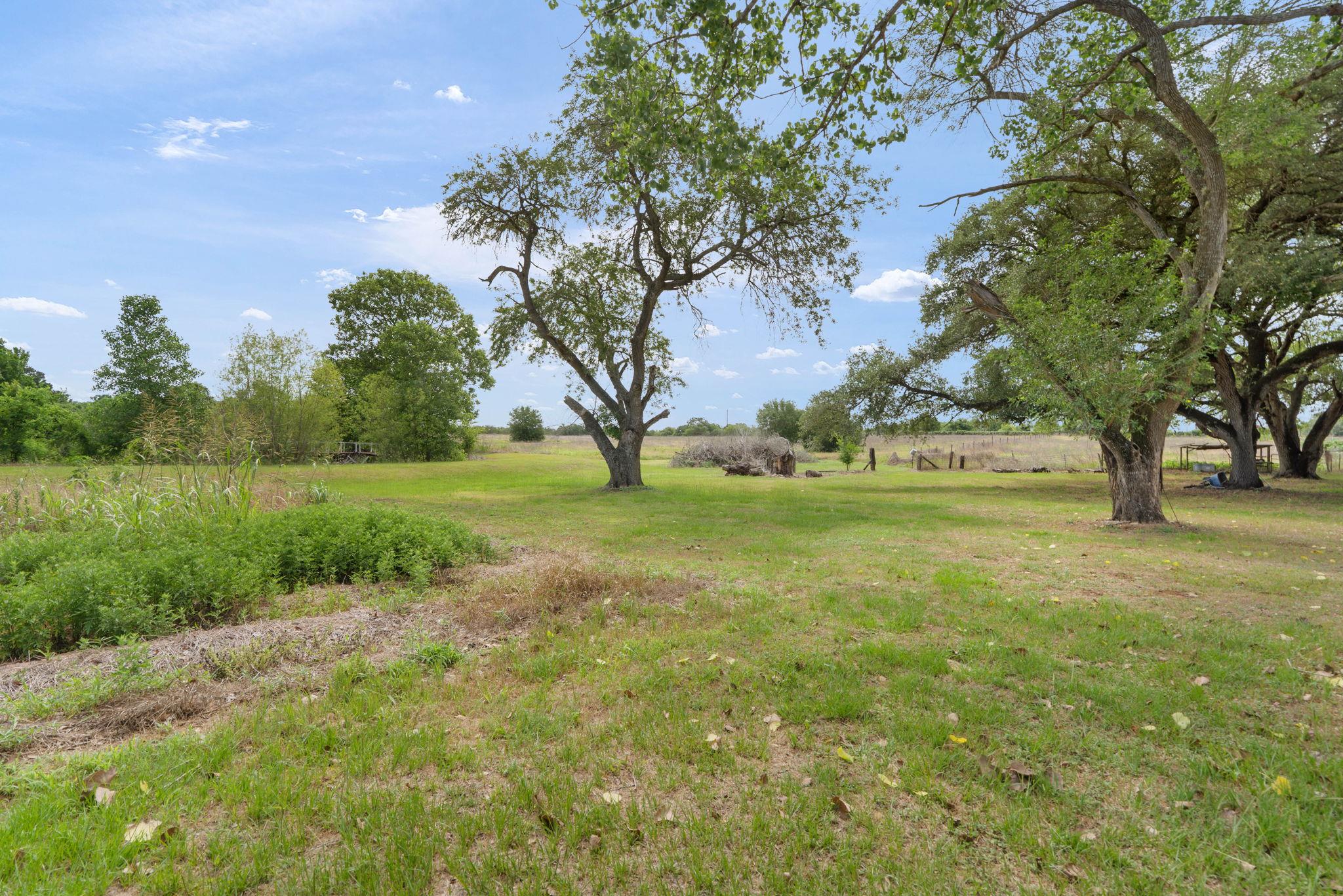 10843 Us Highway 90 W, Harwood, TX 78632